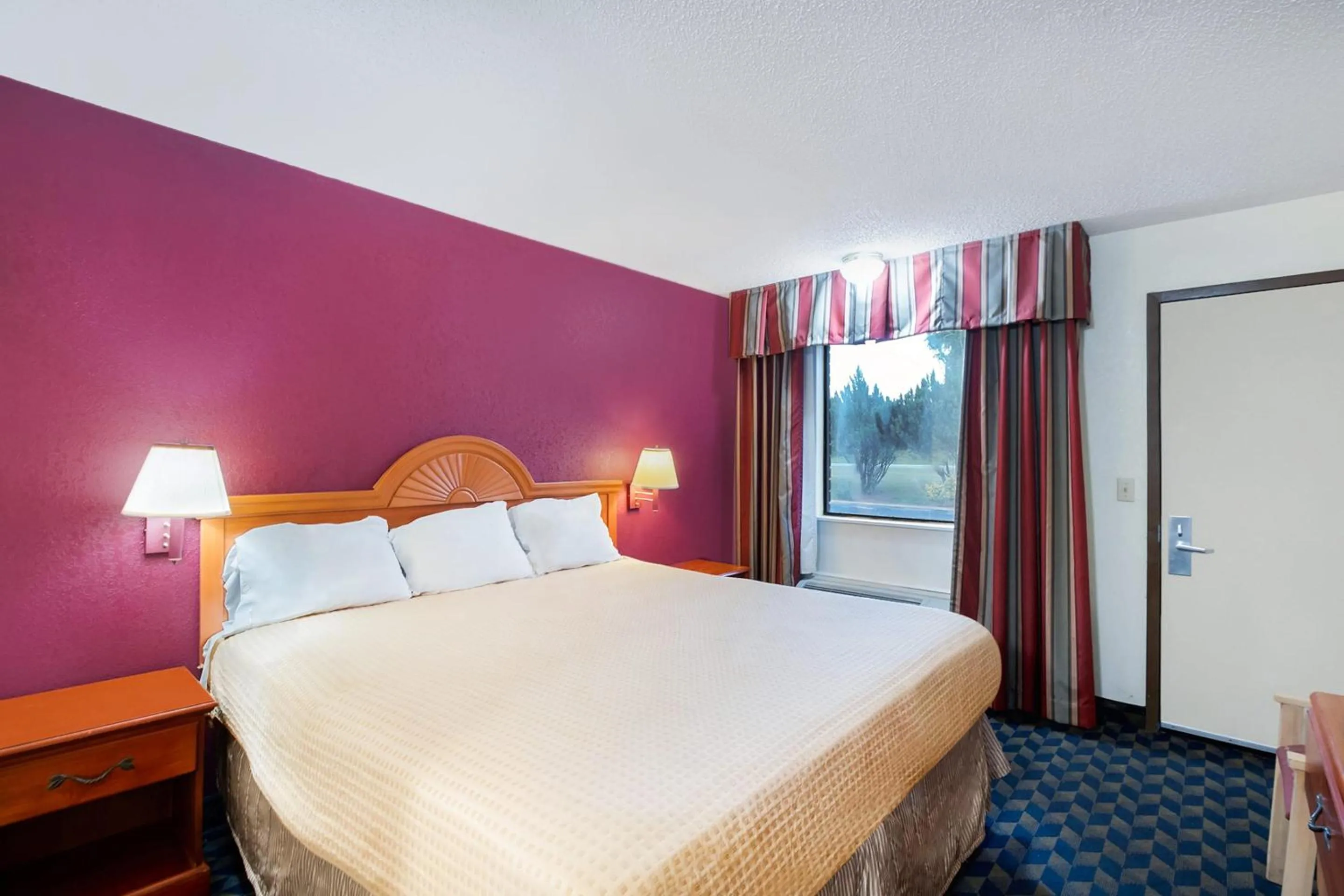 Bedroom, Bed in OYO Hotel Manning SC