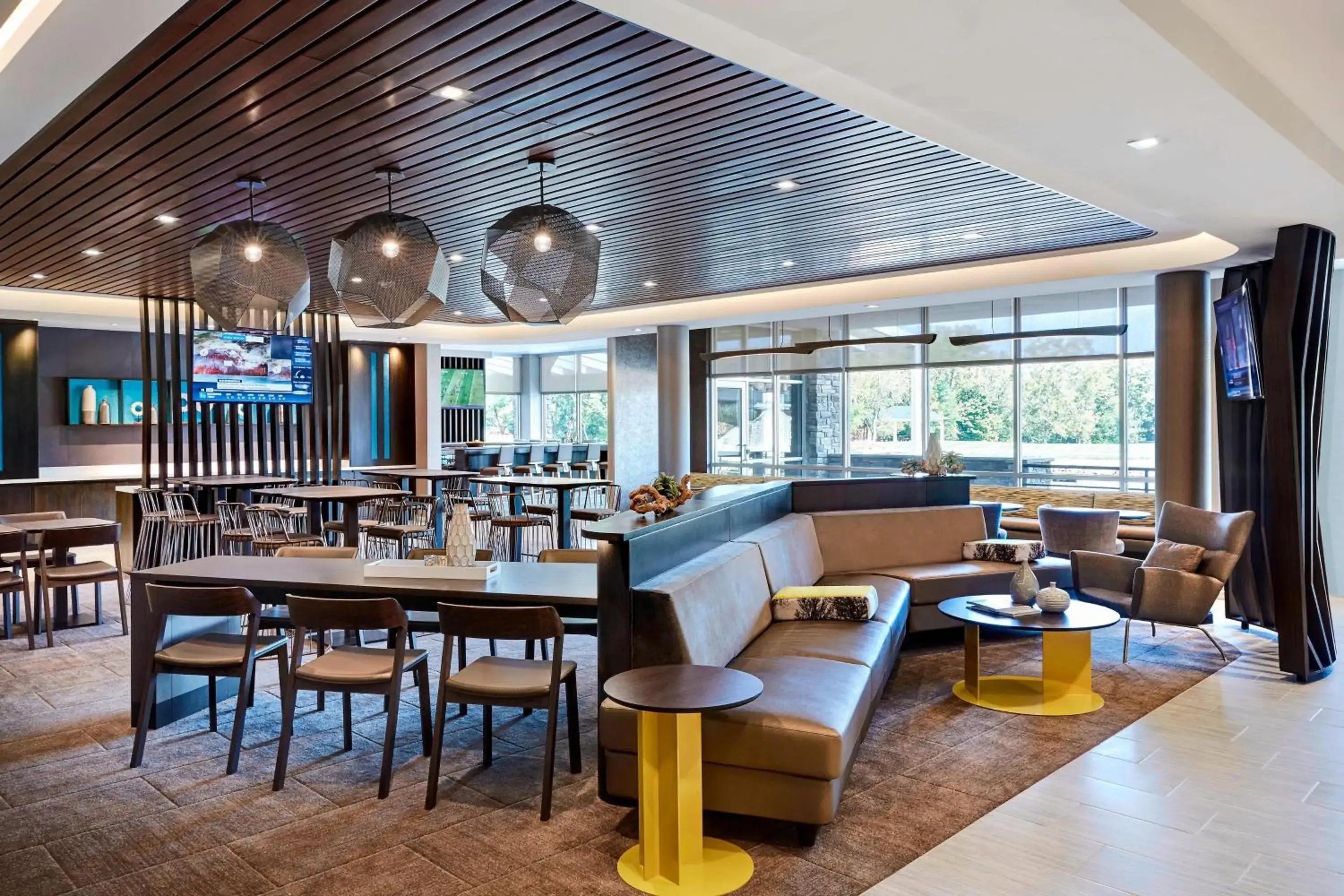 Lobby or reception, Lounge/Bar in SpringHill Suites by Marriott Cincinnati Mason