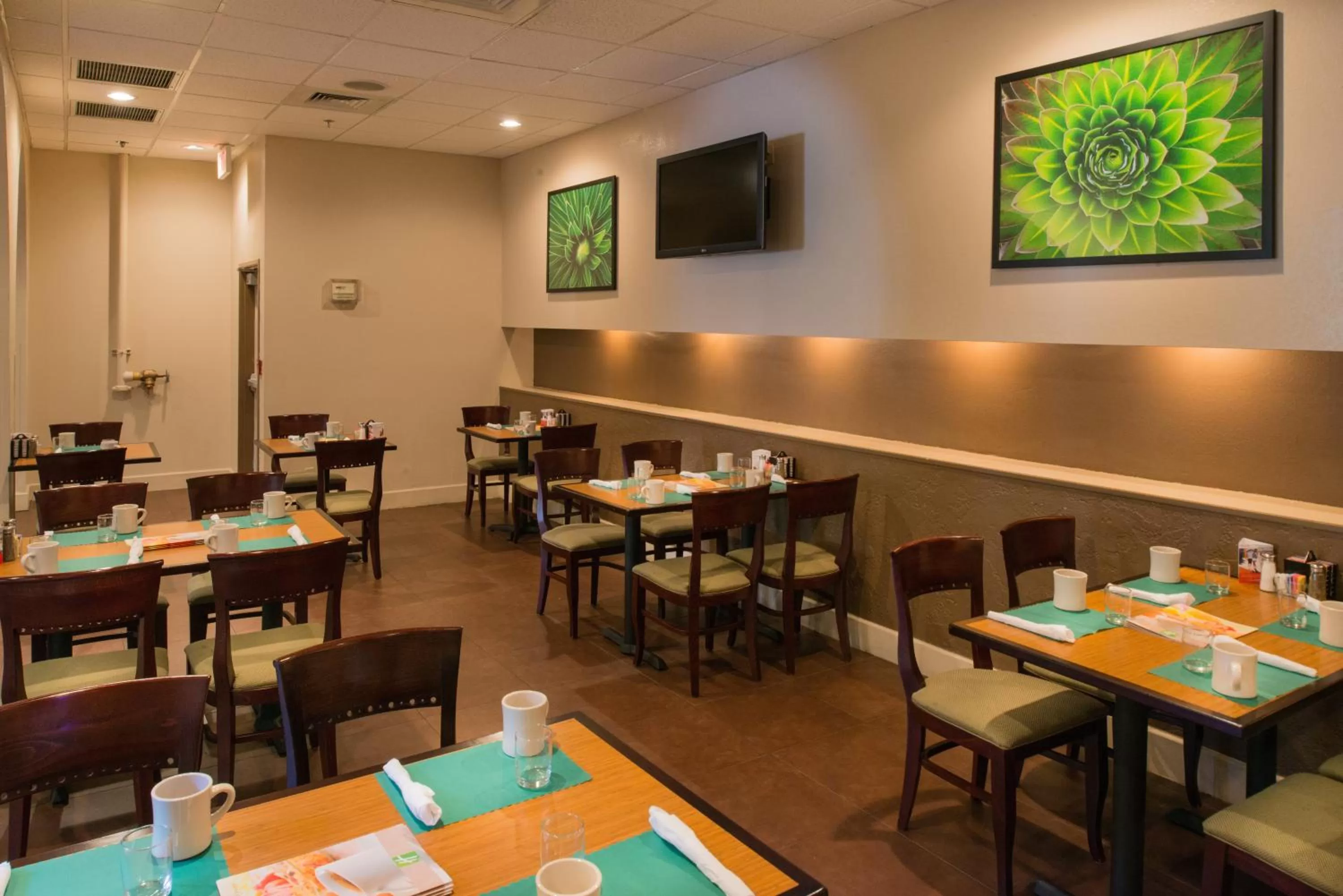 Restaurant/places to eat in GreenTree Hotel Phoenix West