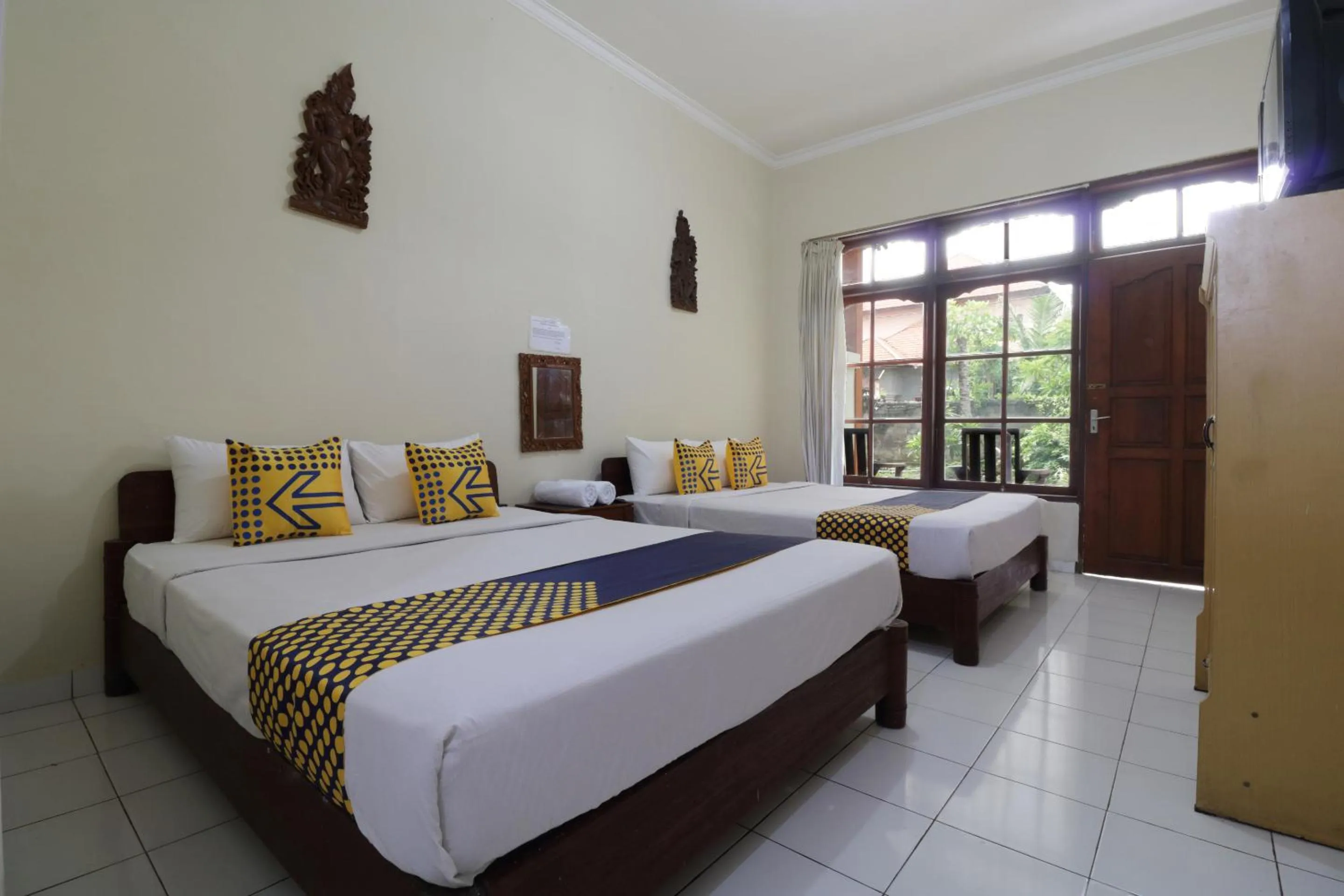 Small Twin Room in SPOT ON 2426 Hotel Aget Jaya Ii