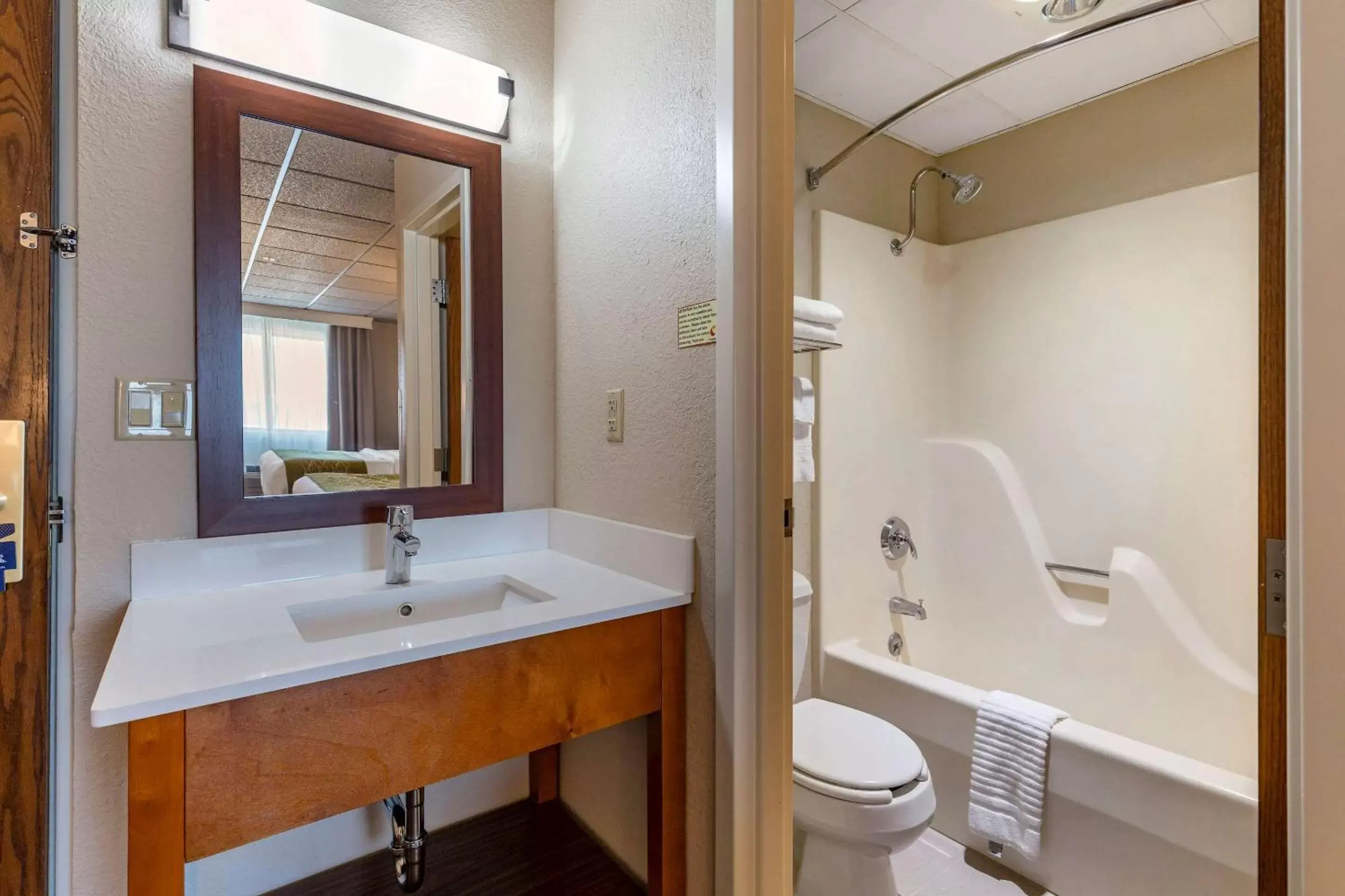 Bedroom, Bathroom in Comfort Inn & Suites Gateway to Glacier National Park