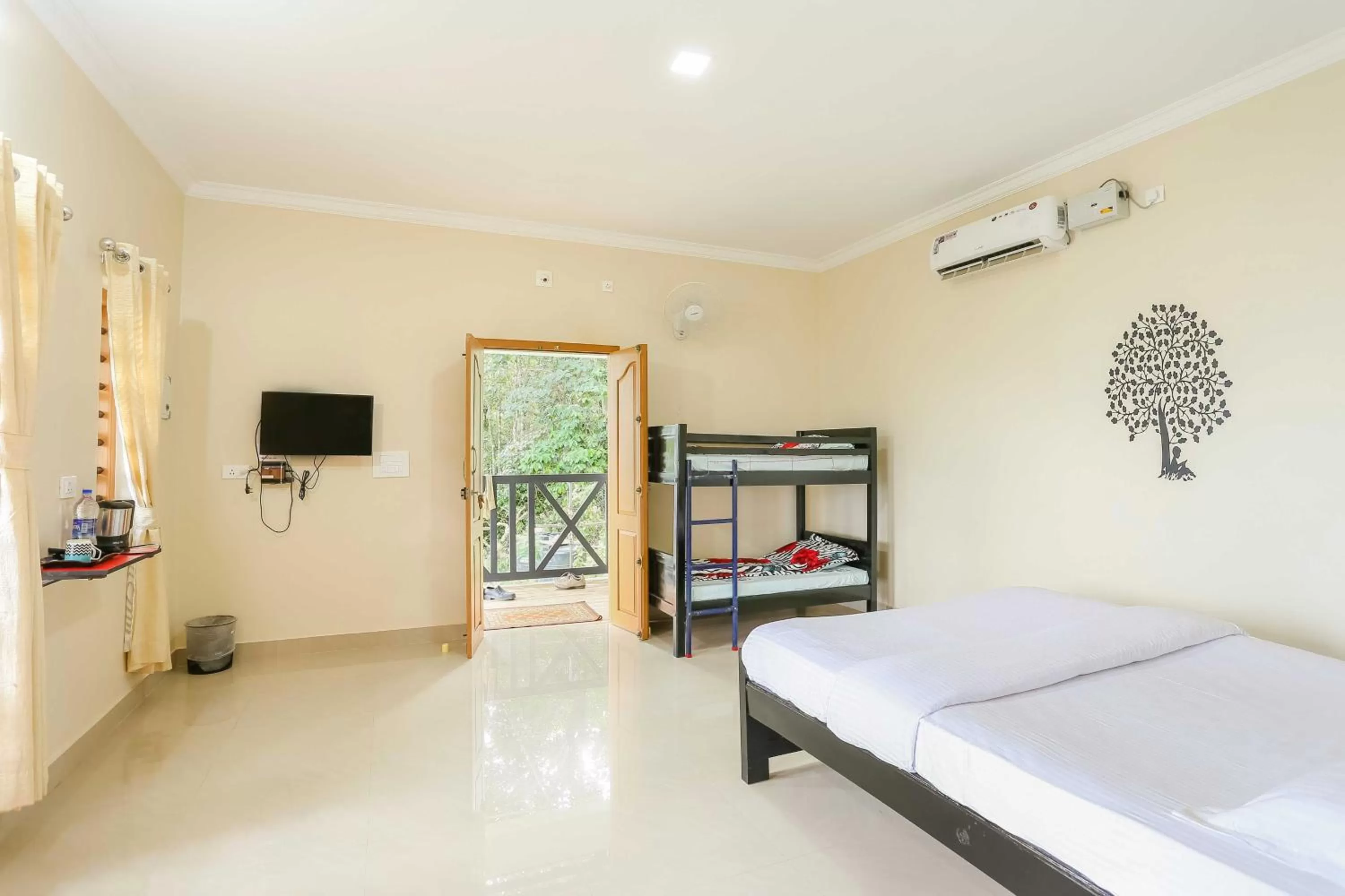 Photo of the whole room in Woodrose Resort