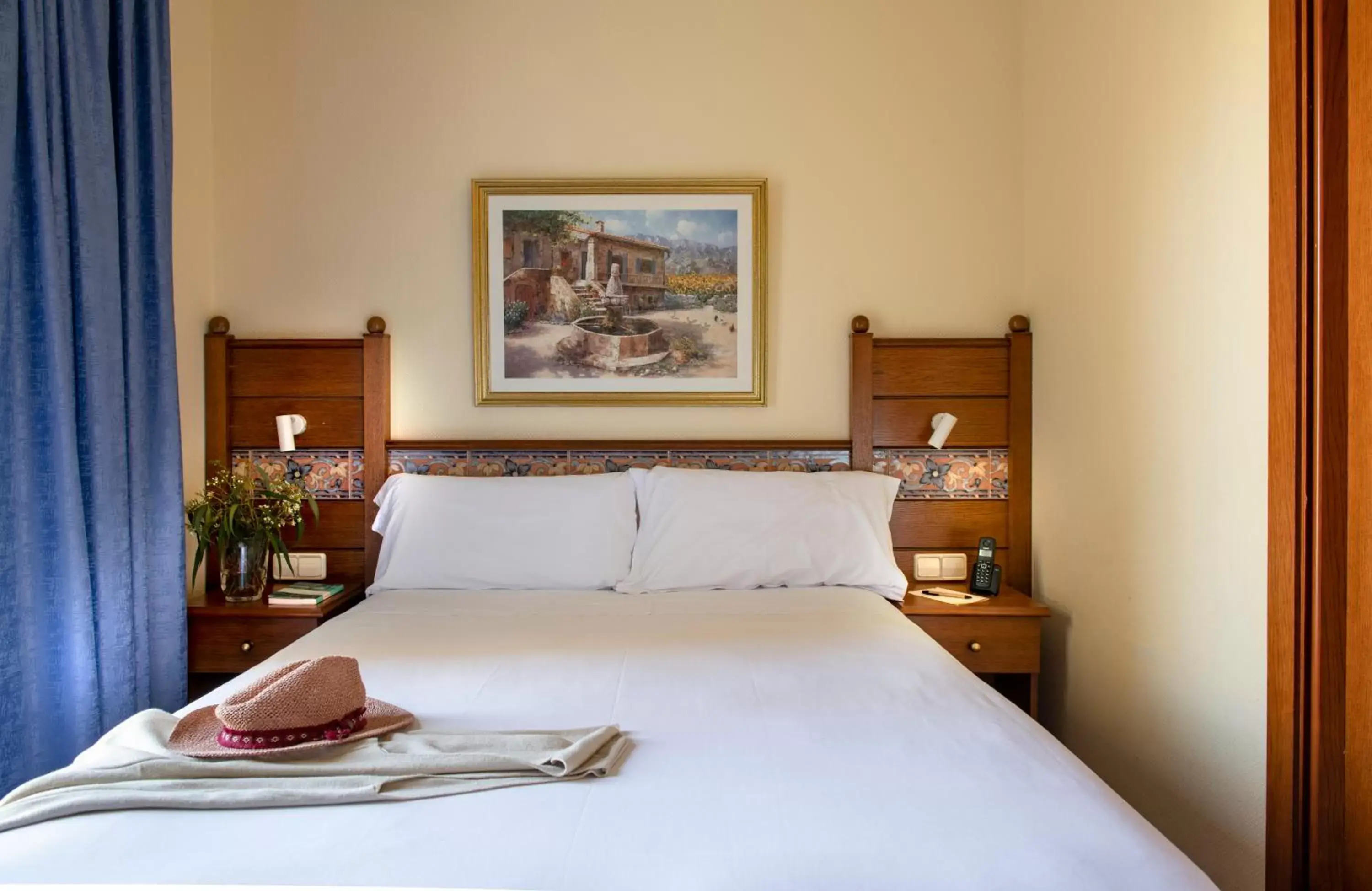 Bedroom, Bed in Hotel Roses Platja Bedroom, Bed in Hotel Roses Platja