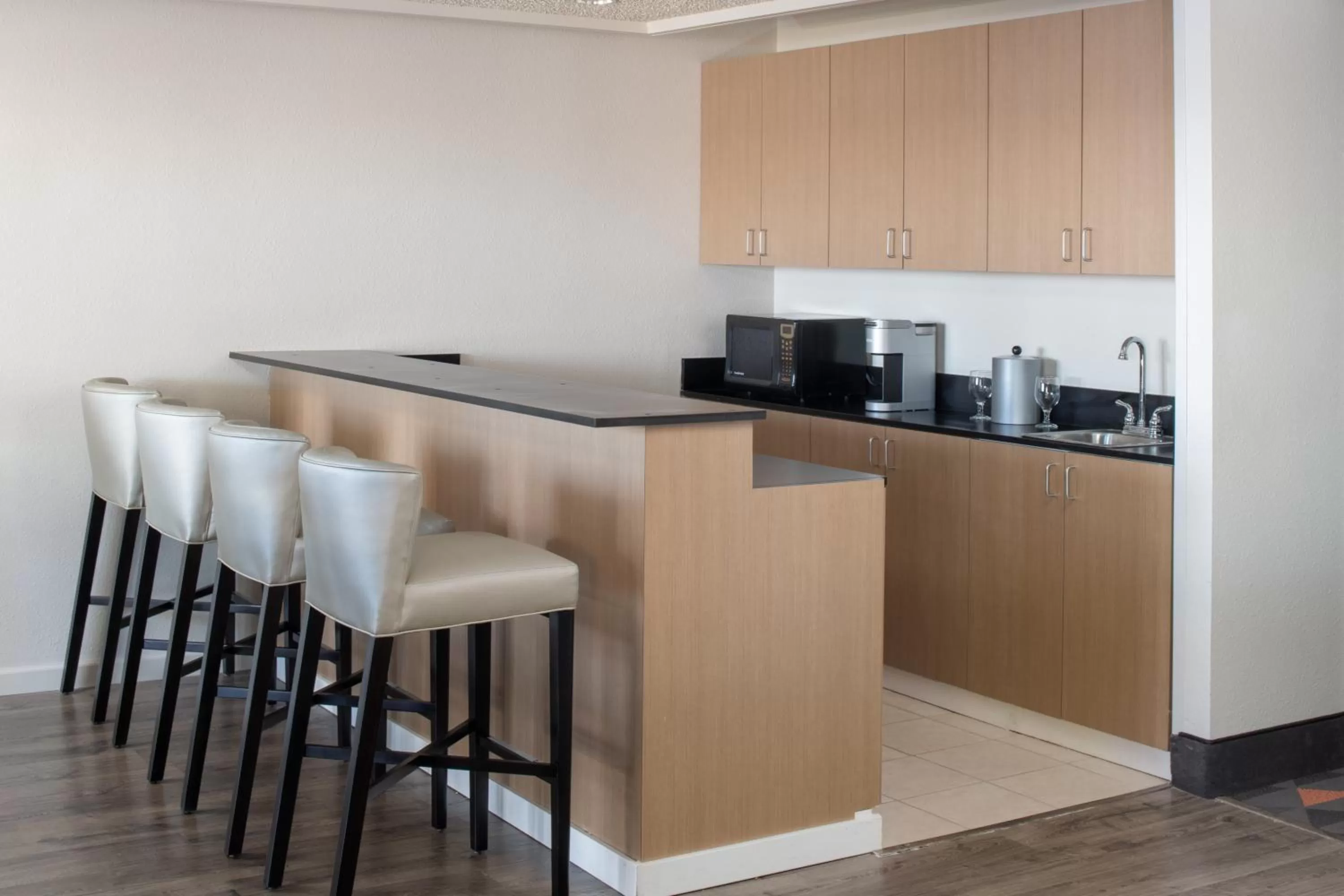 Kitchen or kitchenette in Holiday Inn Portland - Columbia Riverfront by IHG