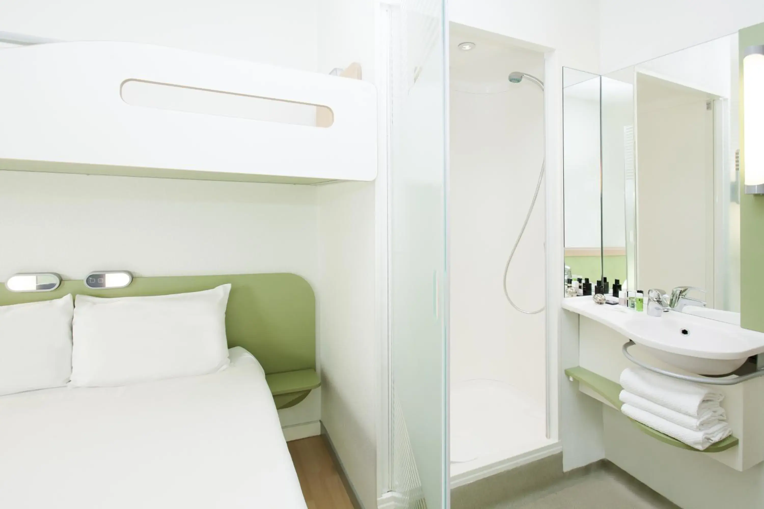 Photo of the whole room, Bed in Ibis Budget Madrid Centro Las Ventas