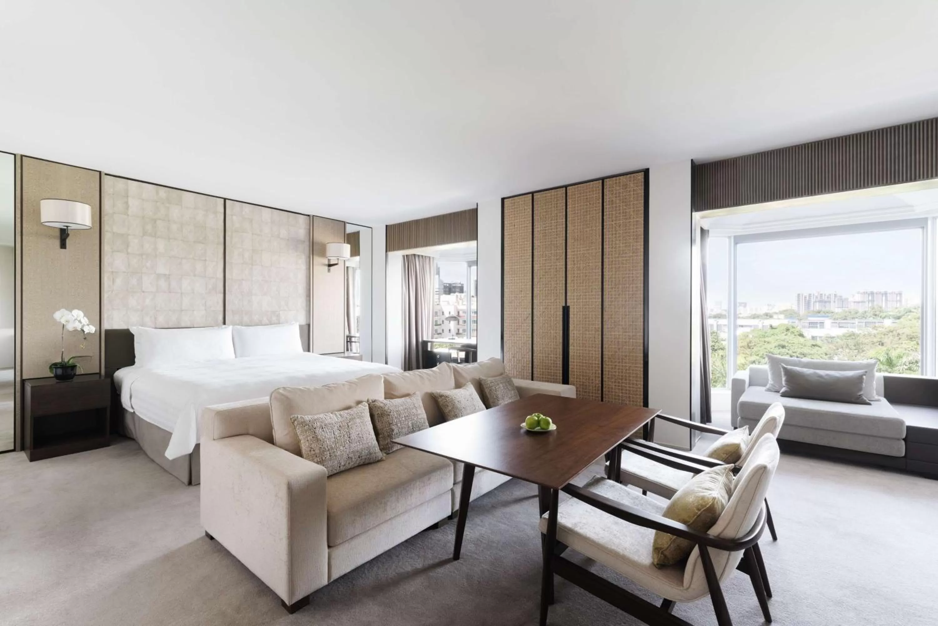 Photo of the whole room, Bed in Shangri-La Singapore