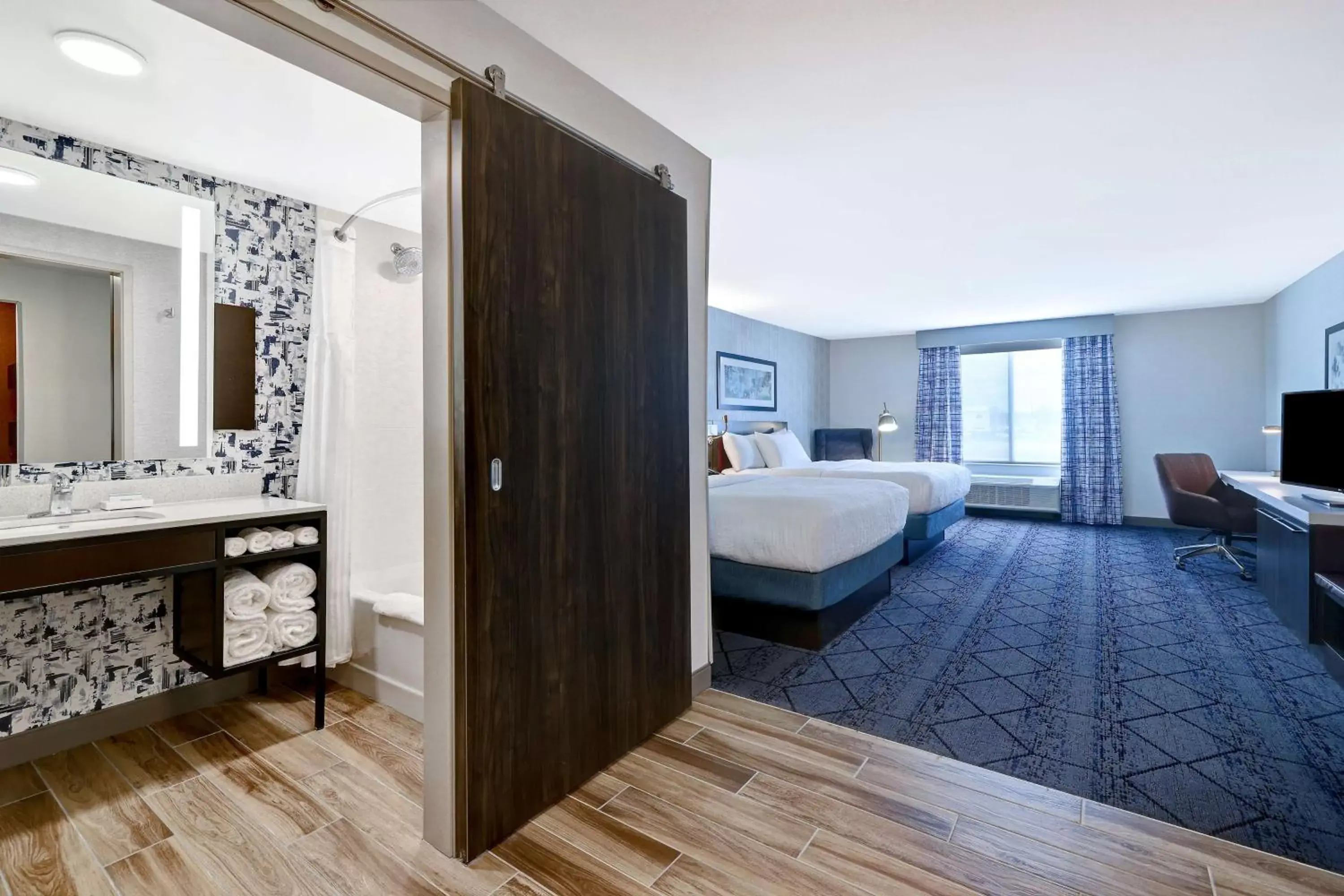 Bedroom, Bed in Hilton Garden Inn Cedar Rapids