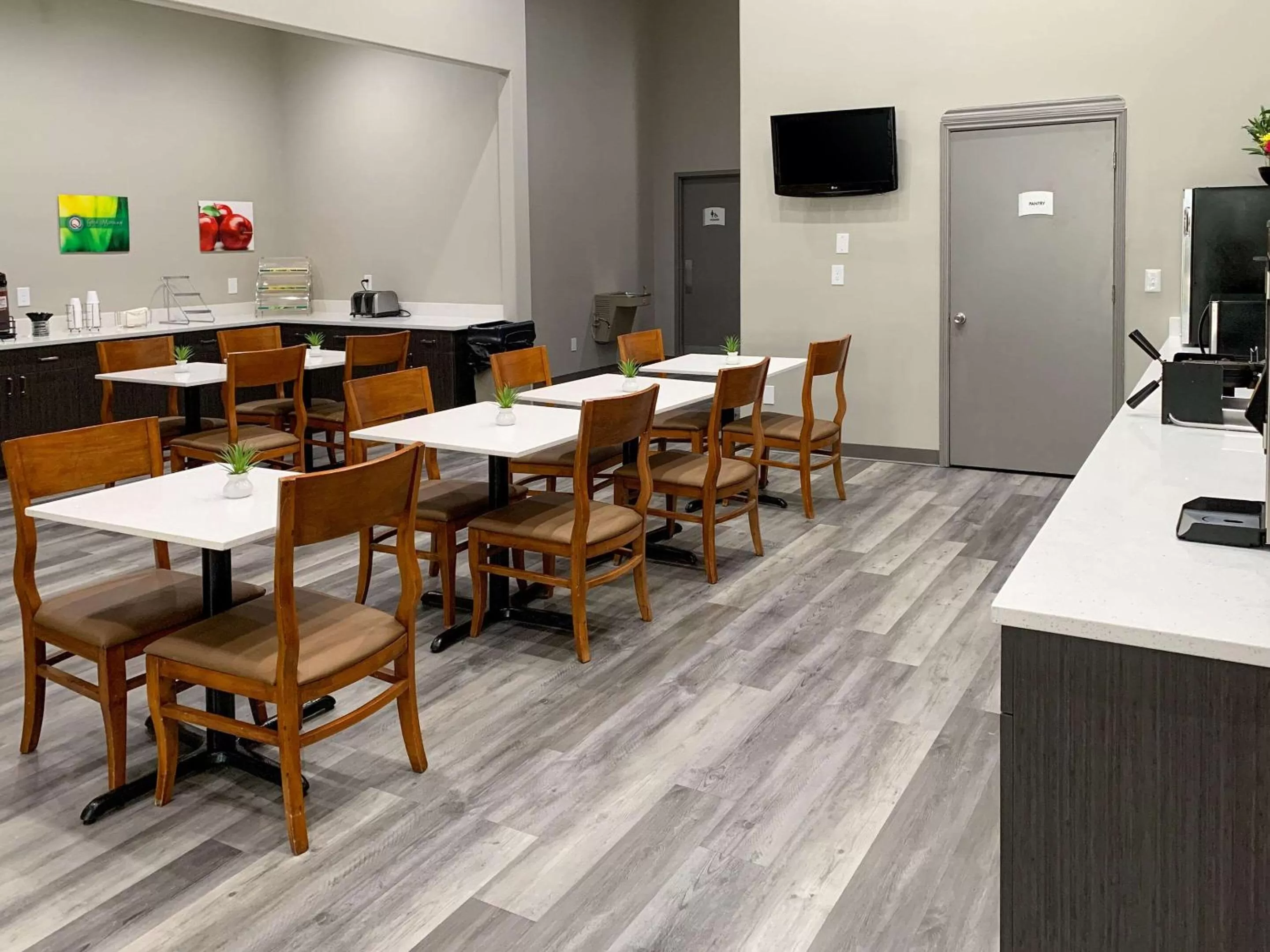 Restaurant/places to eat in Quality Suites Houston NW Cy-Fair