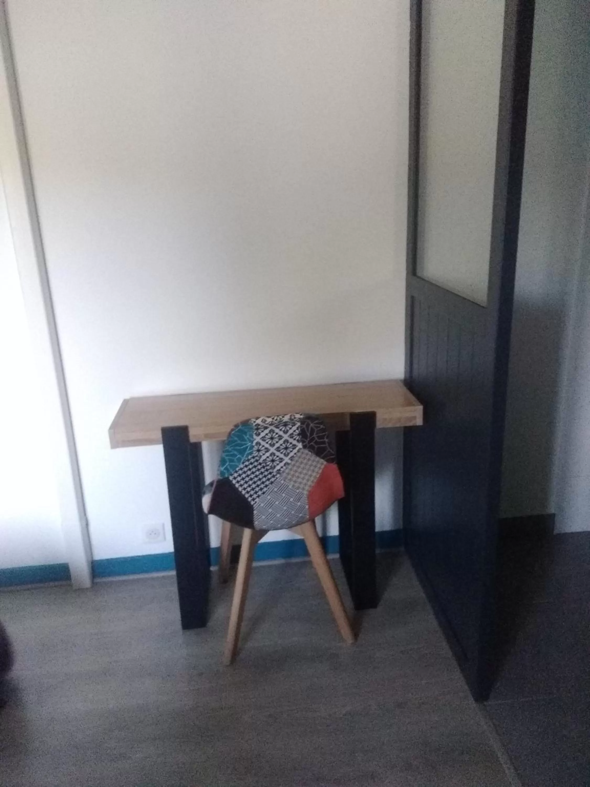 hair dresser, Dining Area in Virginie et Serge