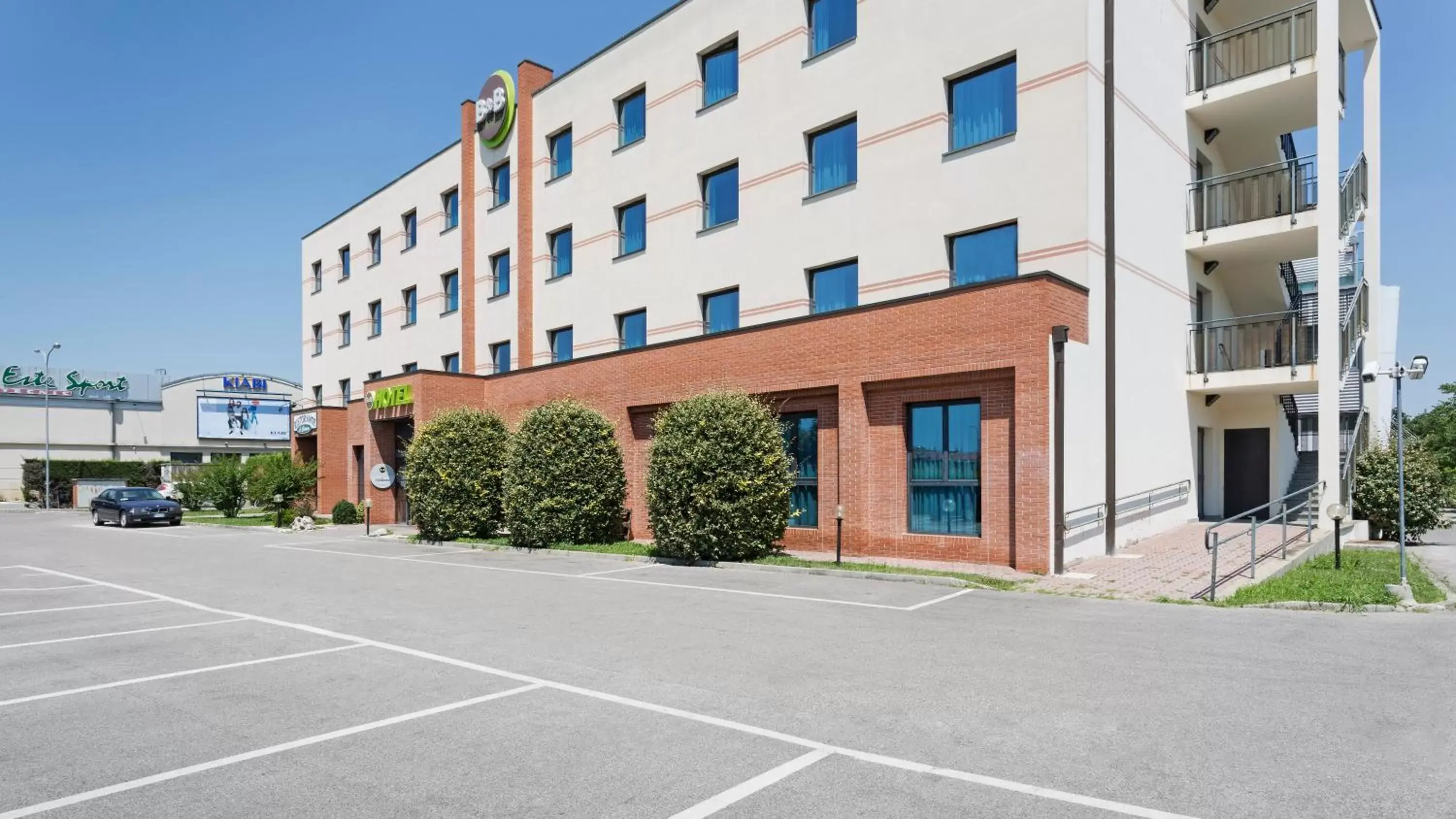 Facade/entrance, Property Building in B&B Hotel Ferrara