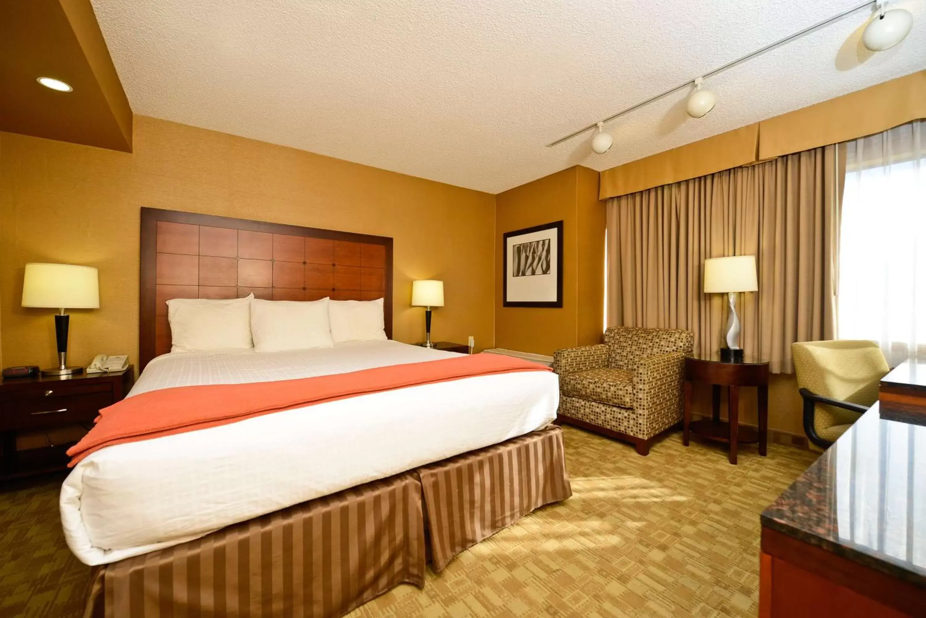 Photo of the whole room, Bed in Best Western Inn at Palm Springs