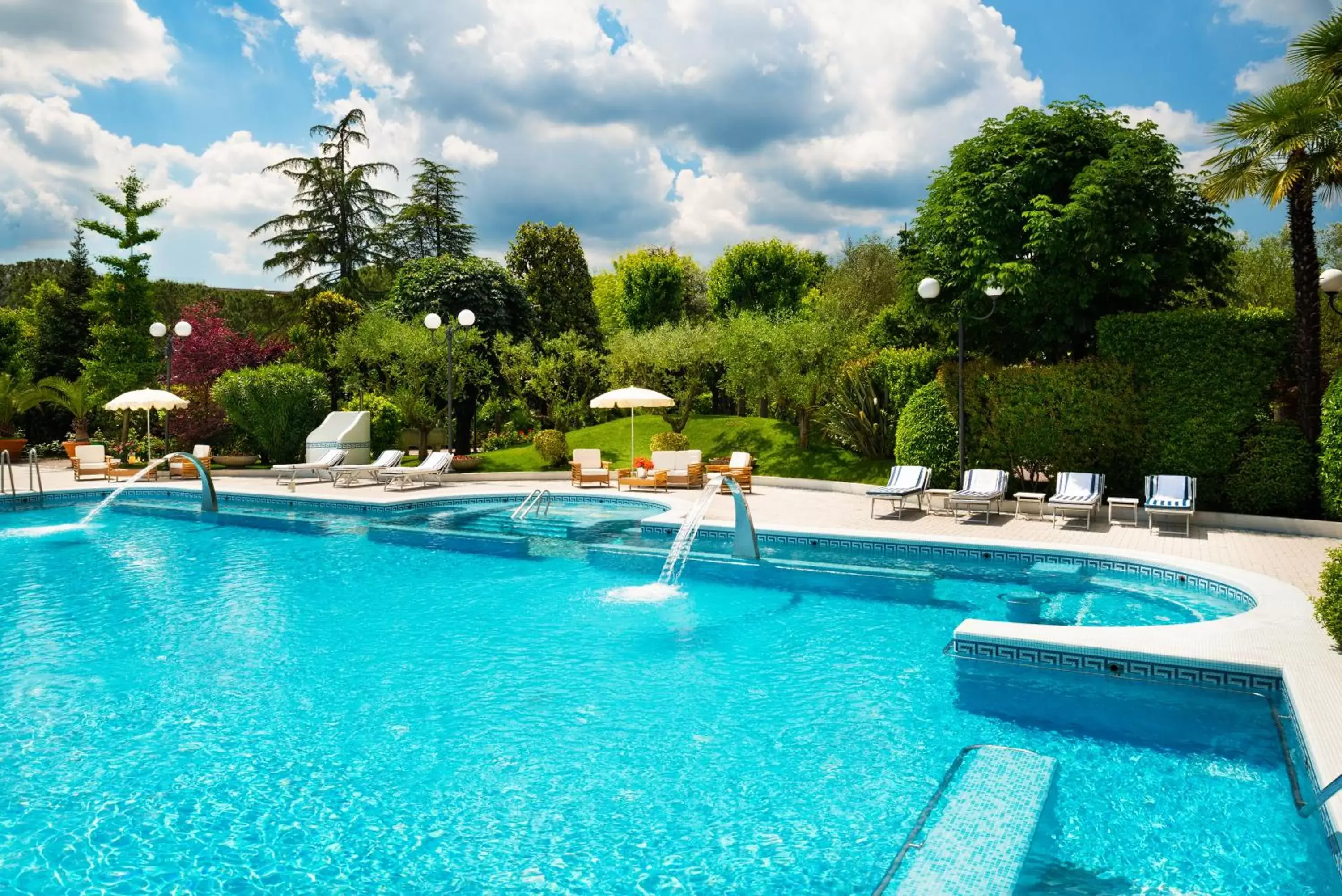 Swimming Pool in Hotel La Residence & Idrokinesis