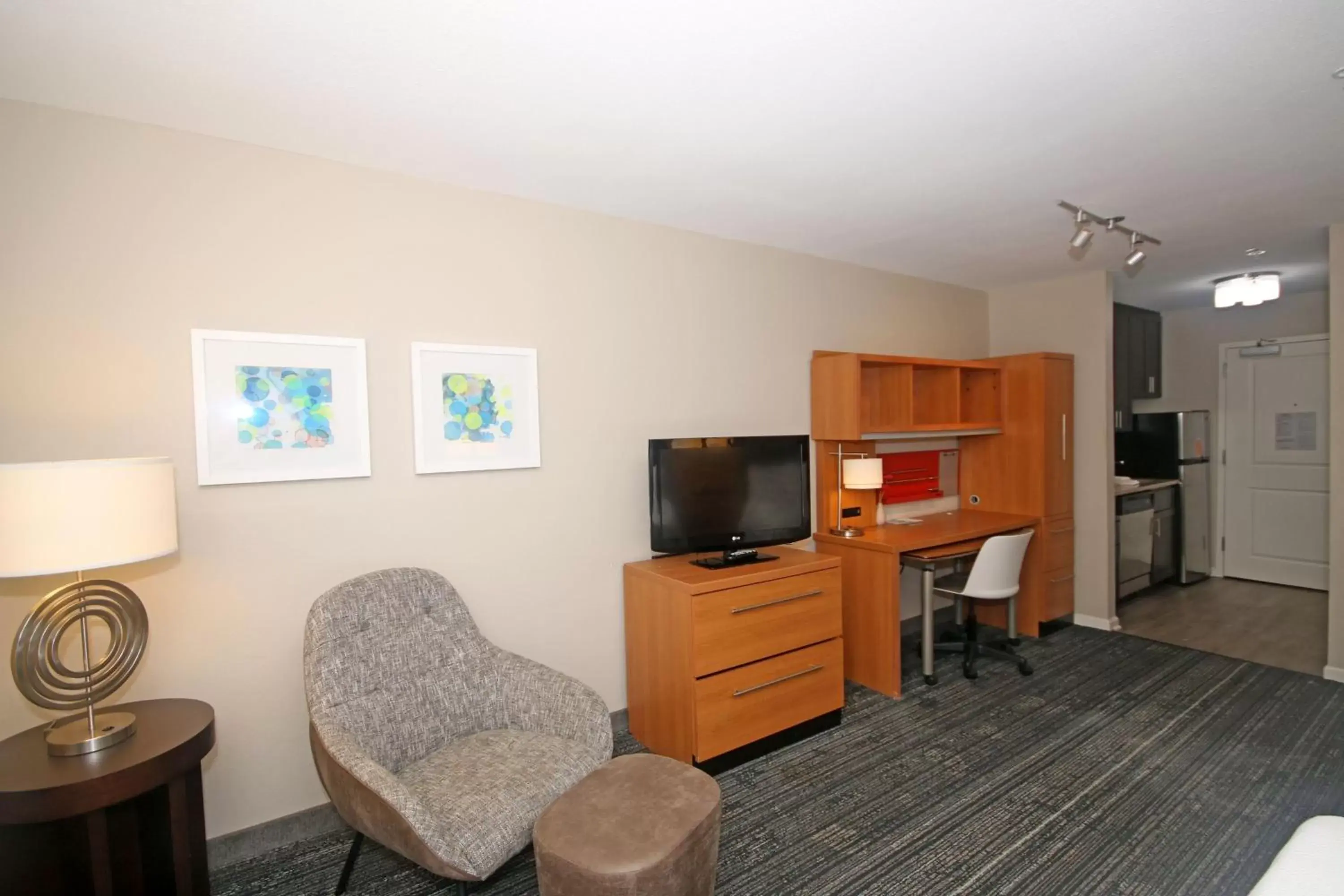 Living room, TV/Entertainment Center in TownePlace Suites by Marriott Aiken Whiskey Road