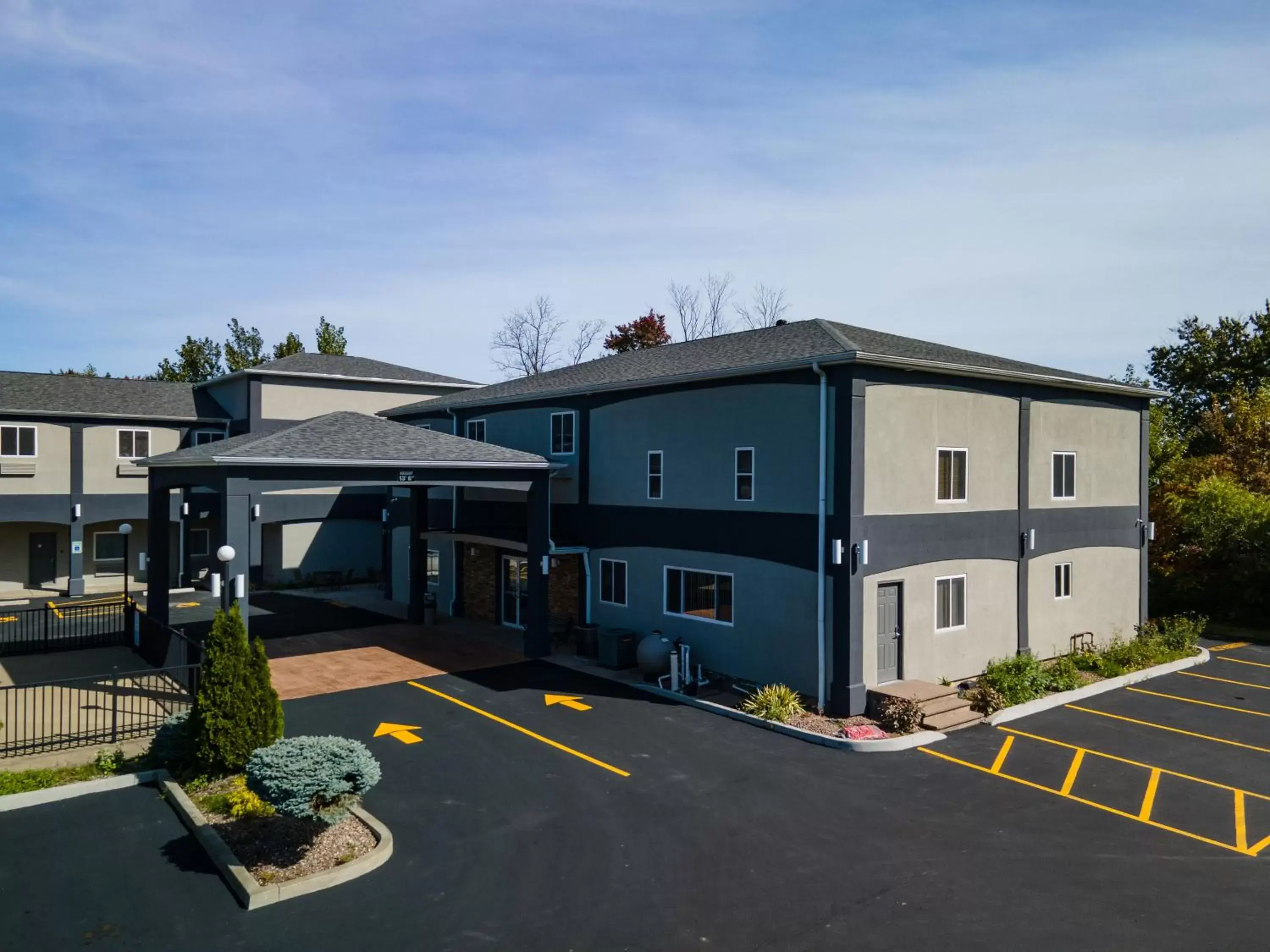 Facade/entrance, Property Building in Days Inn & Suites by Wyndham Niagara Falls/Buffalo