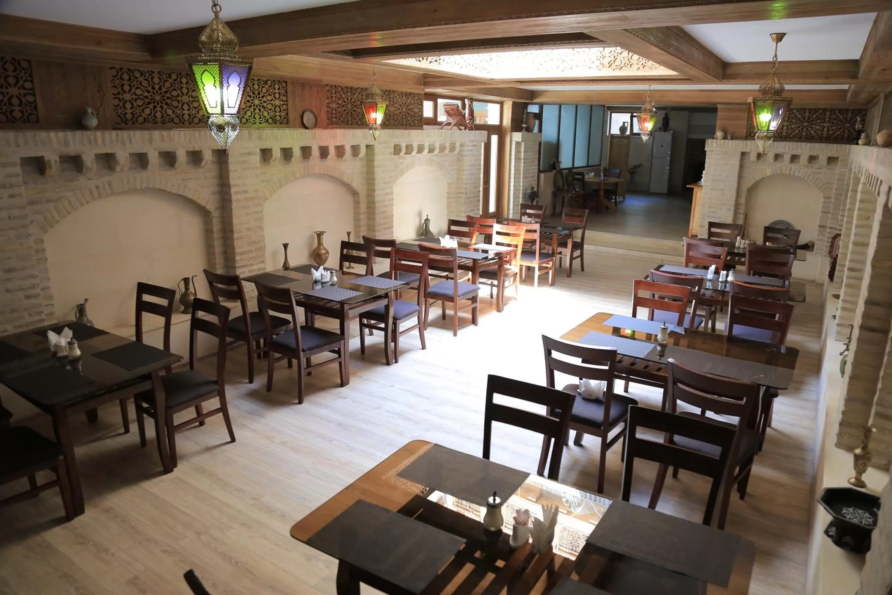 Restaurant/places to eat in As-Salam Boutique Hotel