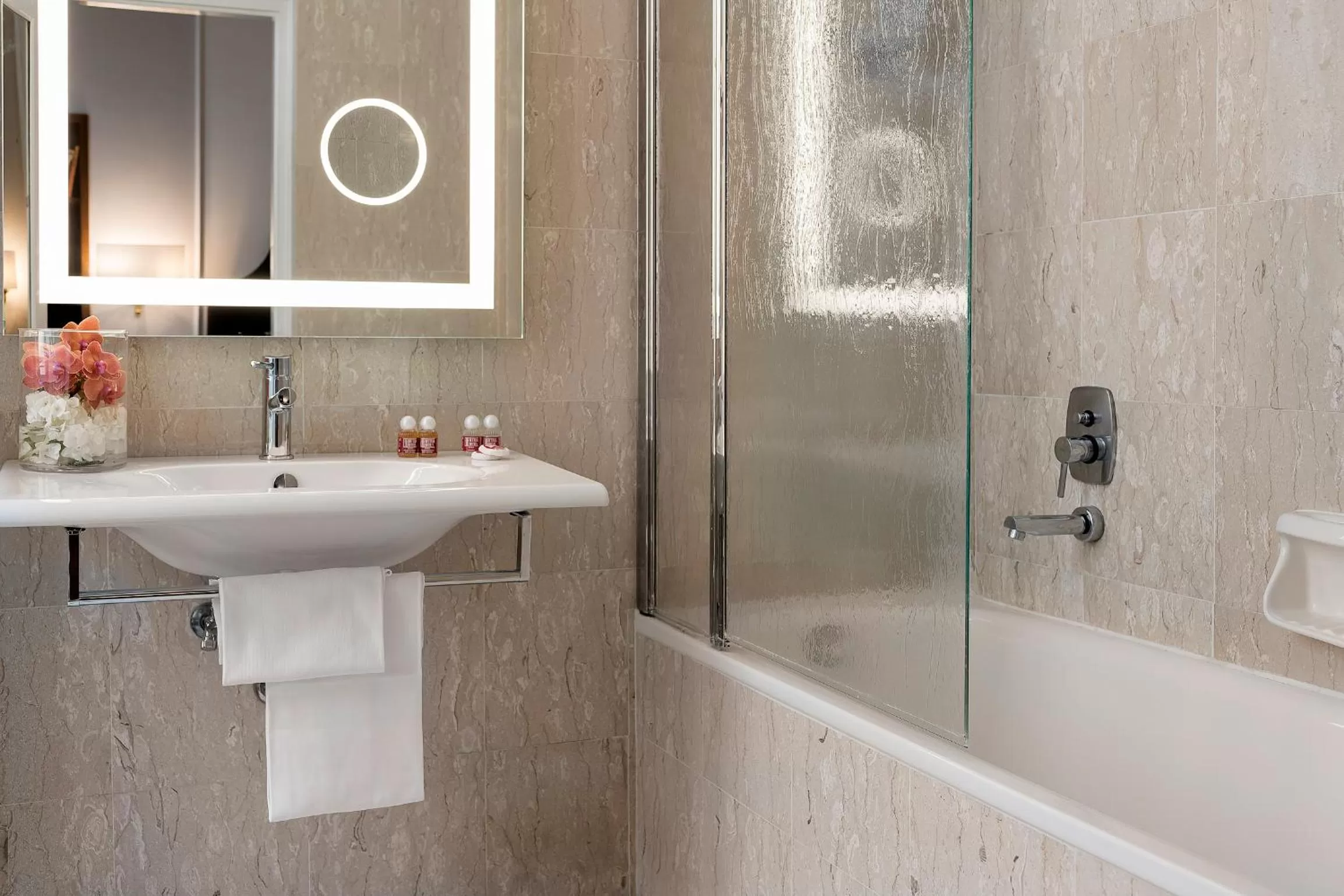 Toilet in Bettoja Hotel Massimo d'Azeglio