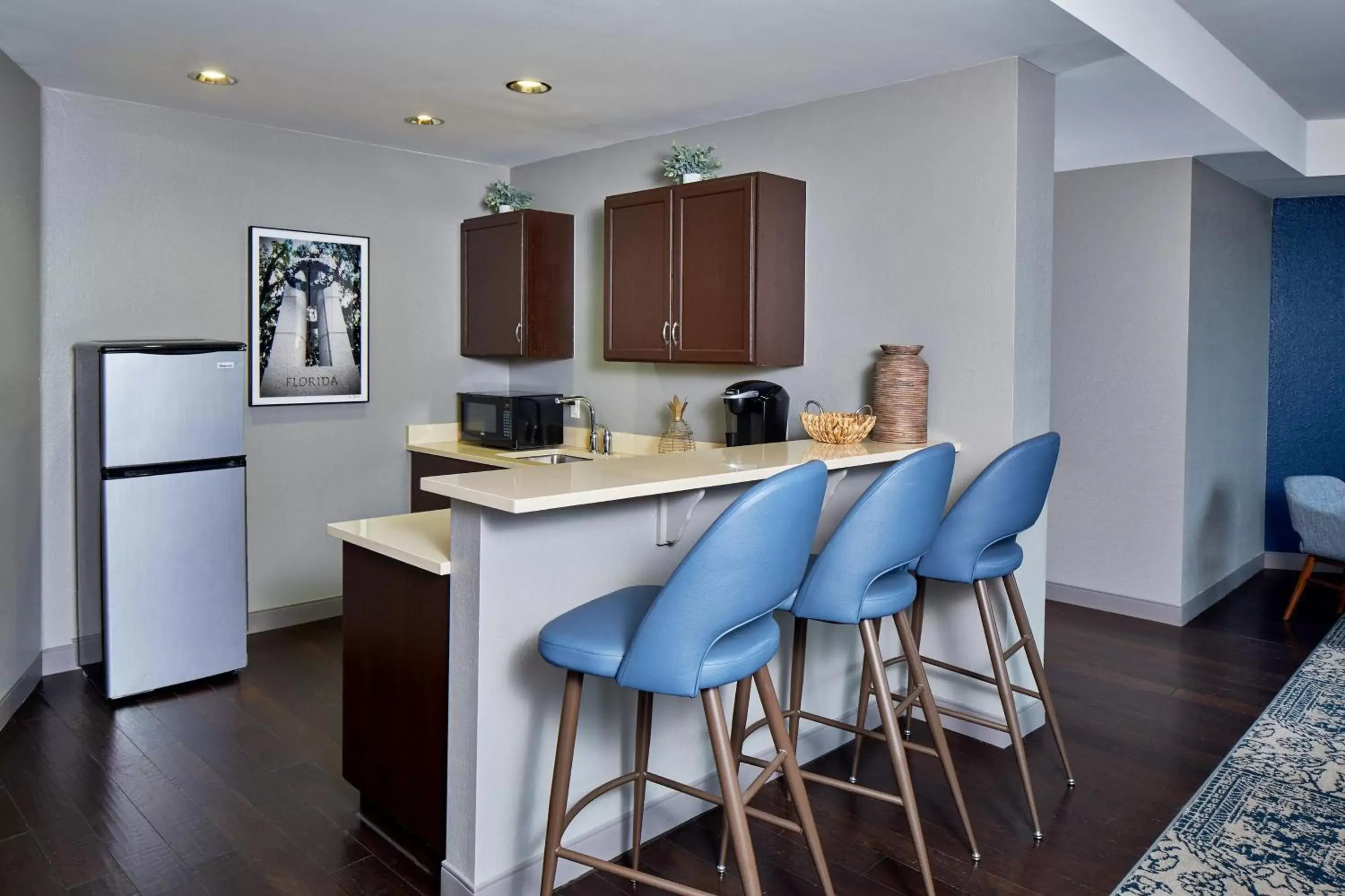 Kitchen or kitchenette, Kitchen/Kitchenette in Four Points by Sheraton Tallahassee Downtown