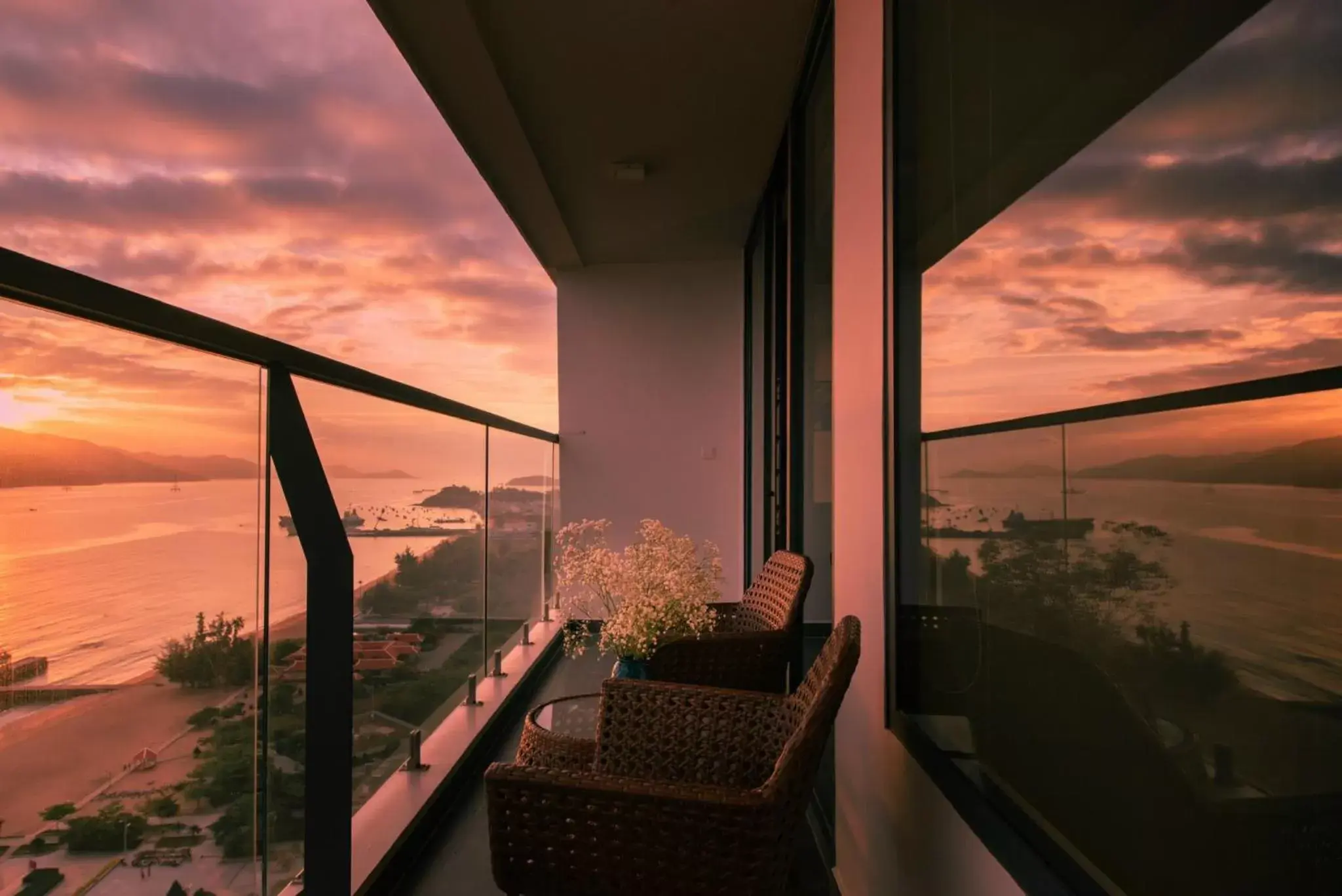 Balcony/Terrace, Sunrise/Sunset in Grand Gosia Hotel