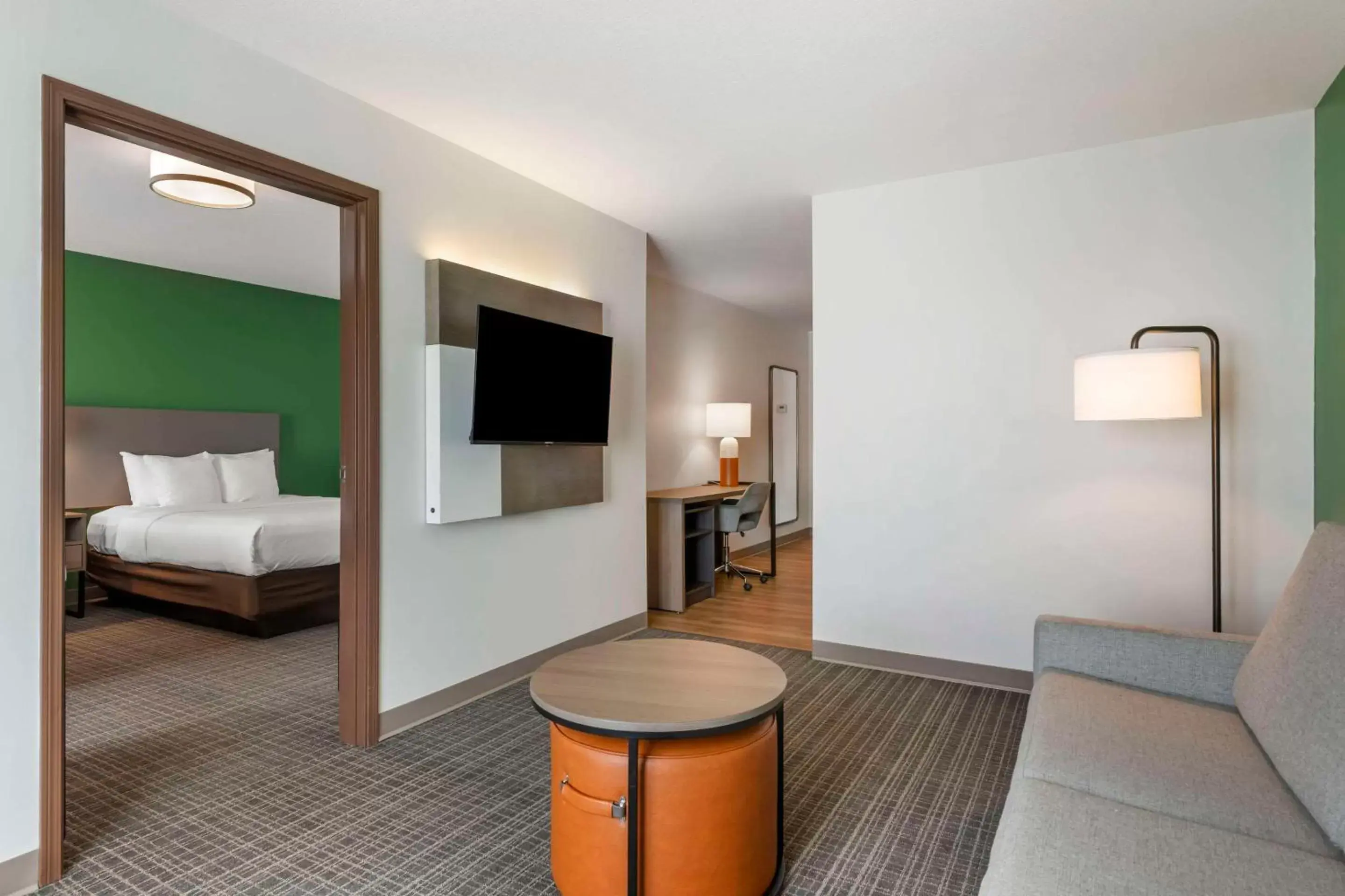 Bedroom, Seating Area in Comfort Suites Conference Center Rapid City