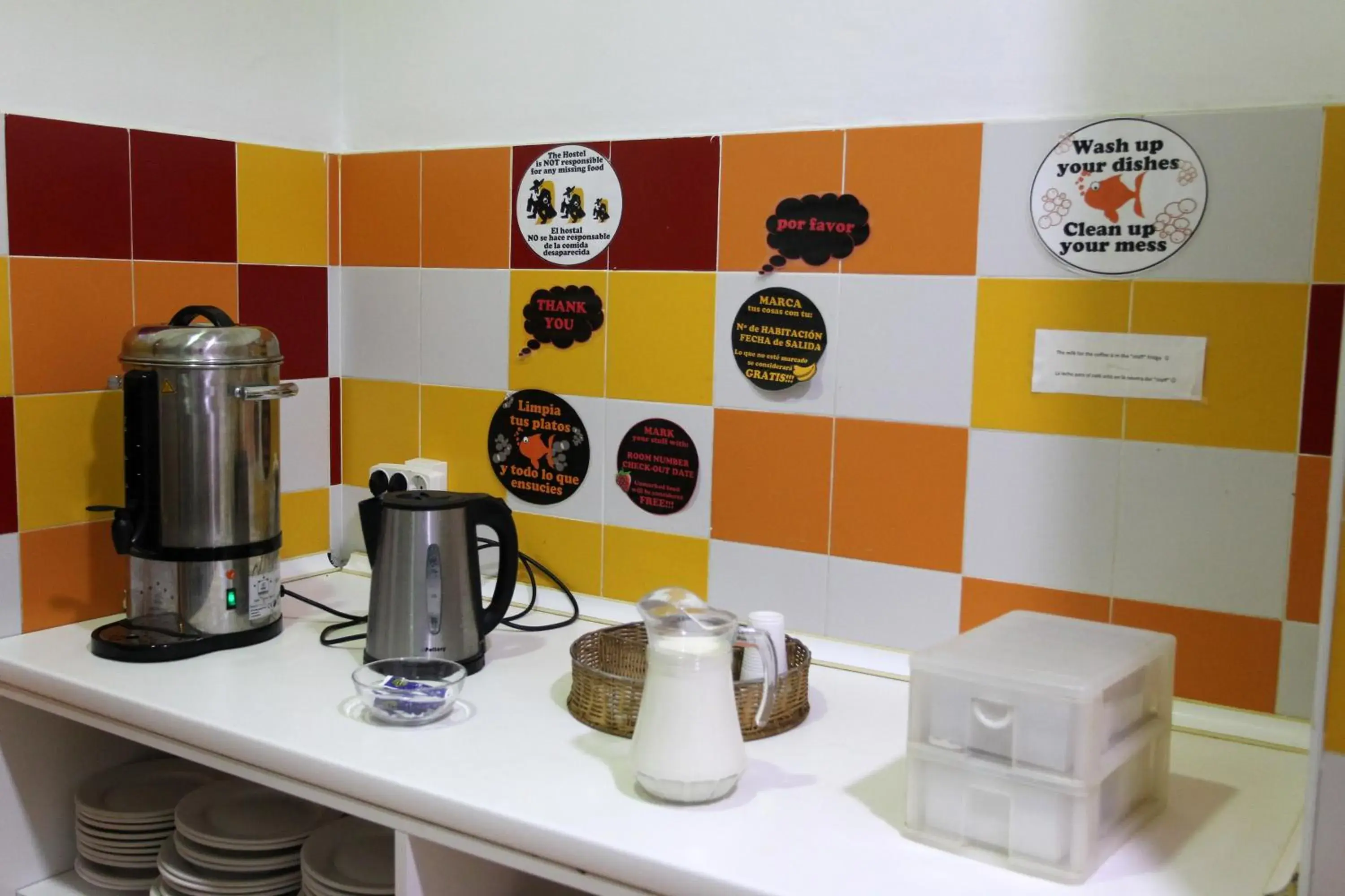 Coffee/tea facilities in Purple Nest Hostel