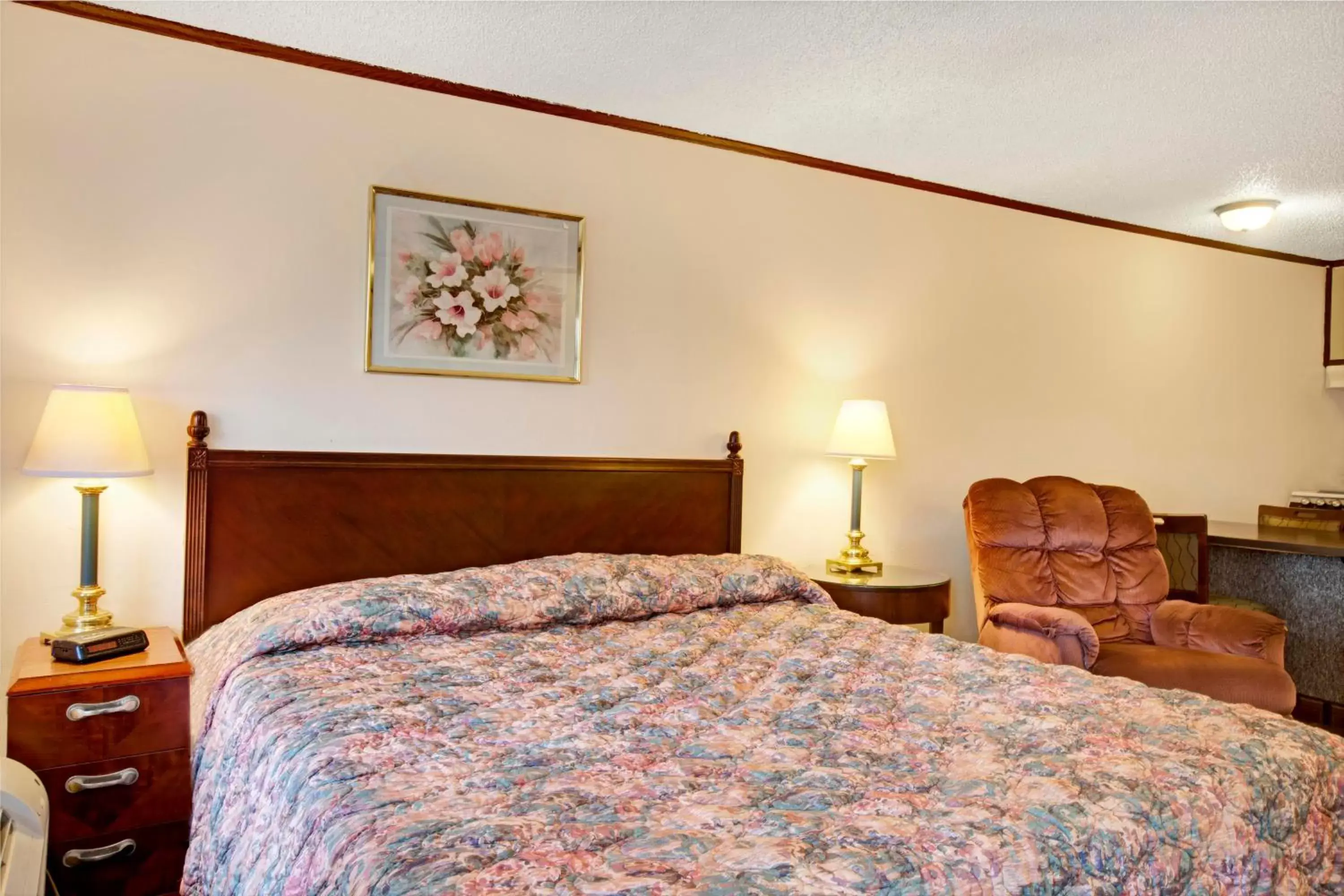 Bed in Knights Inn Greensburg Bed in Knights Inn Greensburg