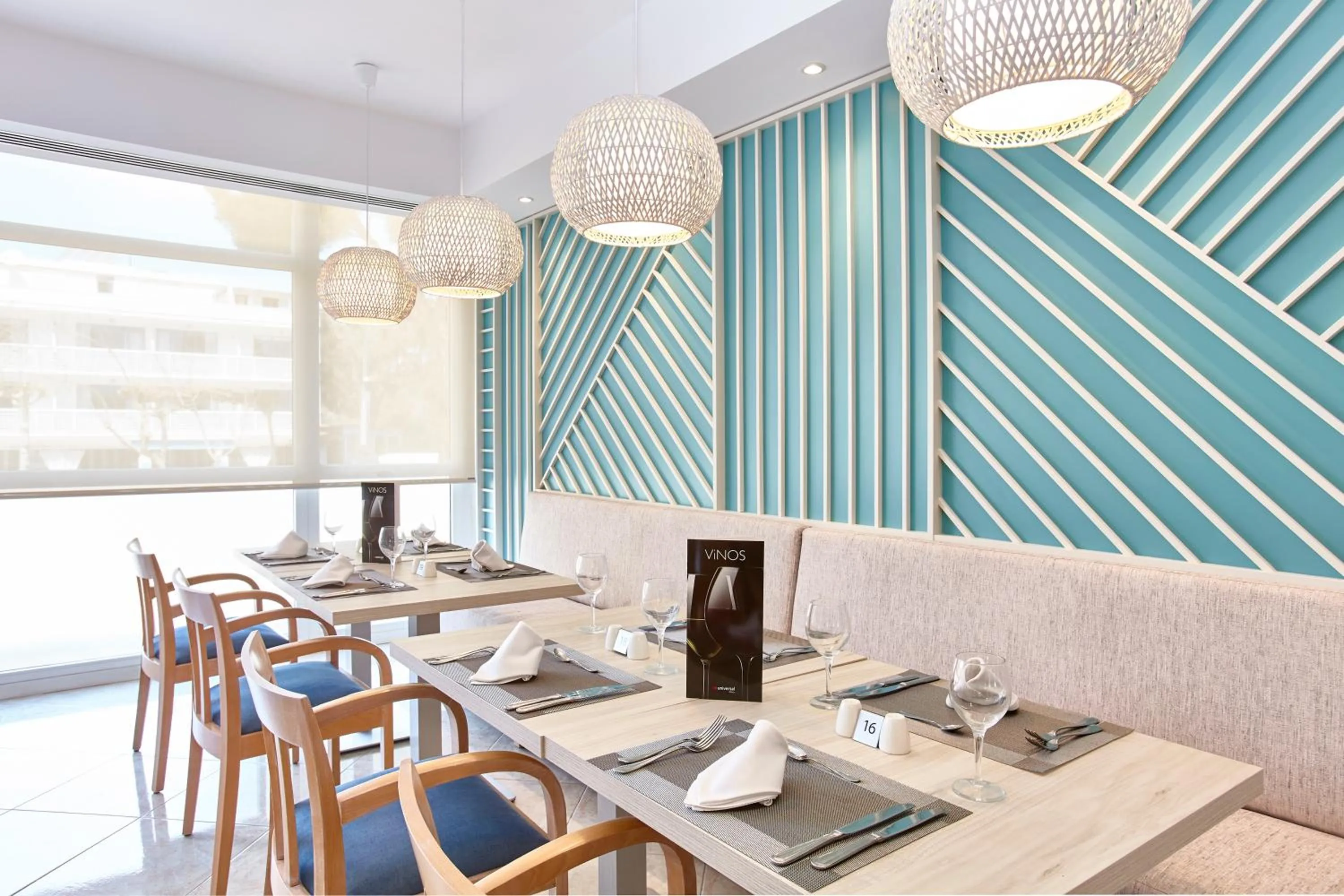 Restaurant/places to eat in Universal Hotel Castell Royal