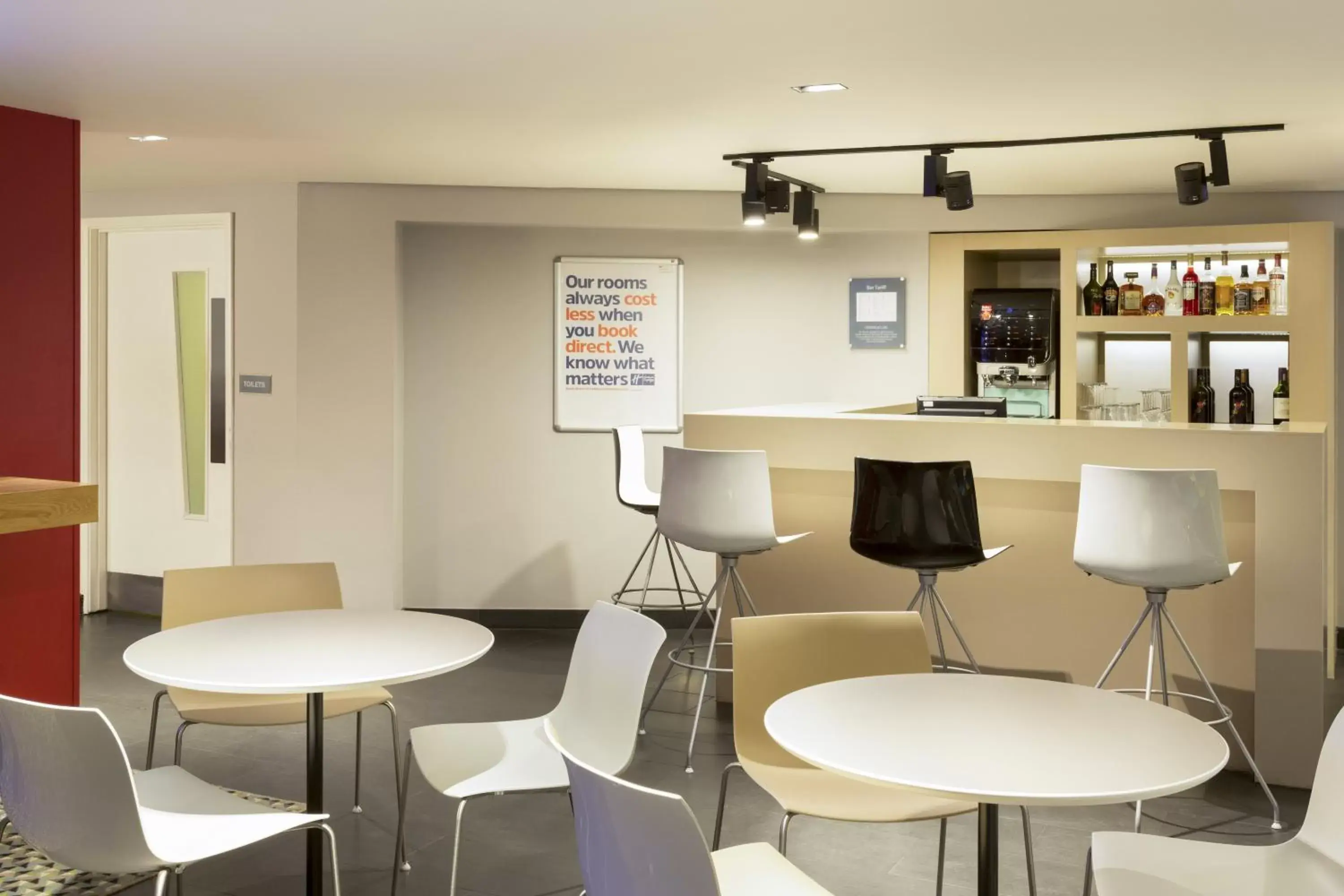 Property building, Lounge/Bar in Holiday Inn Express Southwark, an IHG Hotel