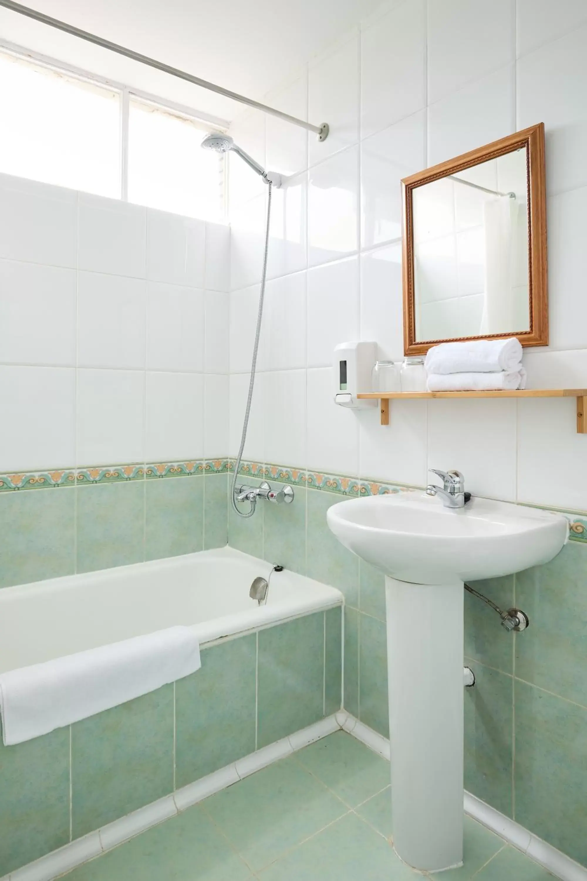 Bath, Bathroom in Hotel del Trueno