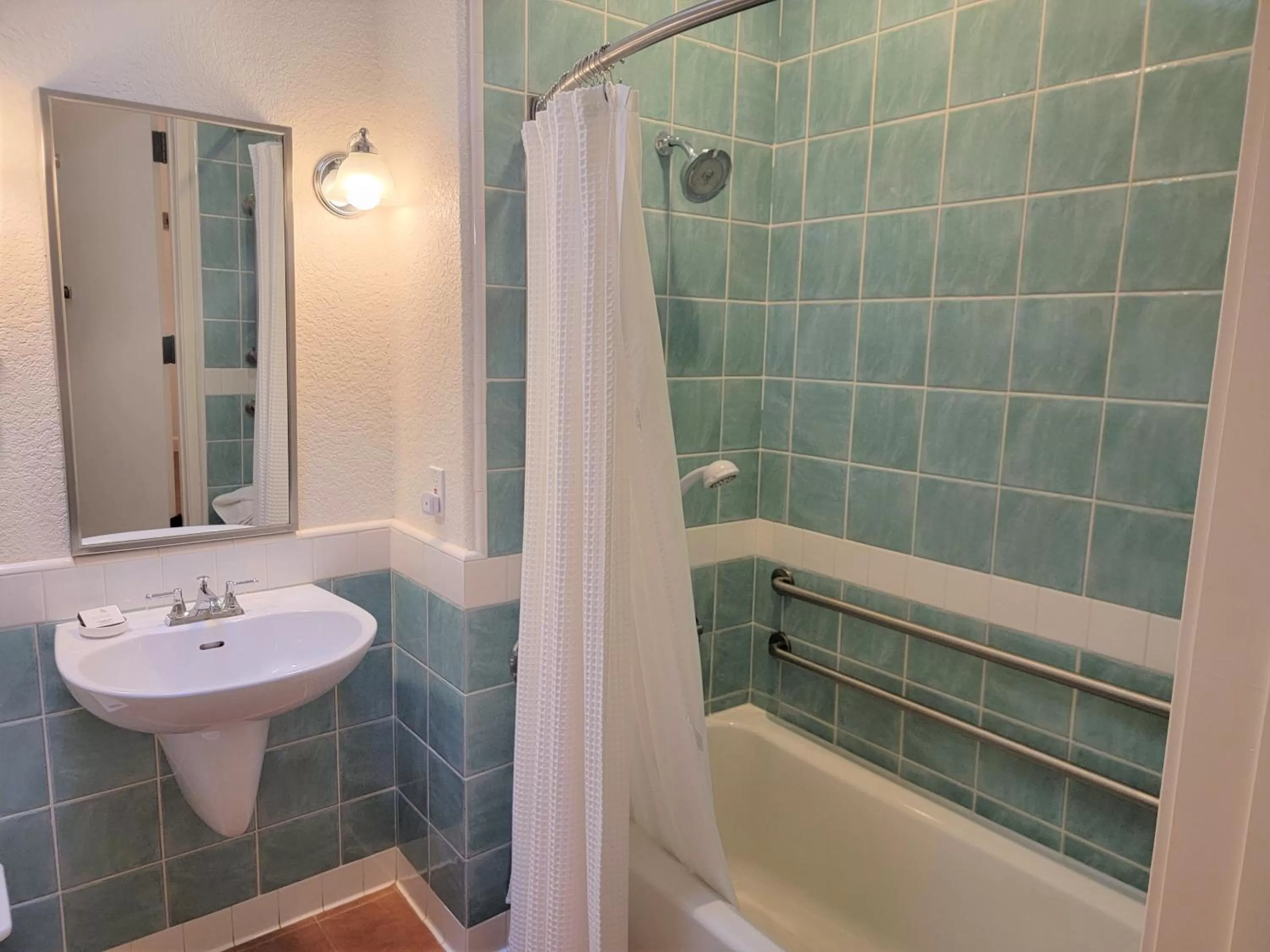 Bathroom in El Pueblo Inn