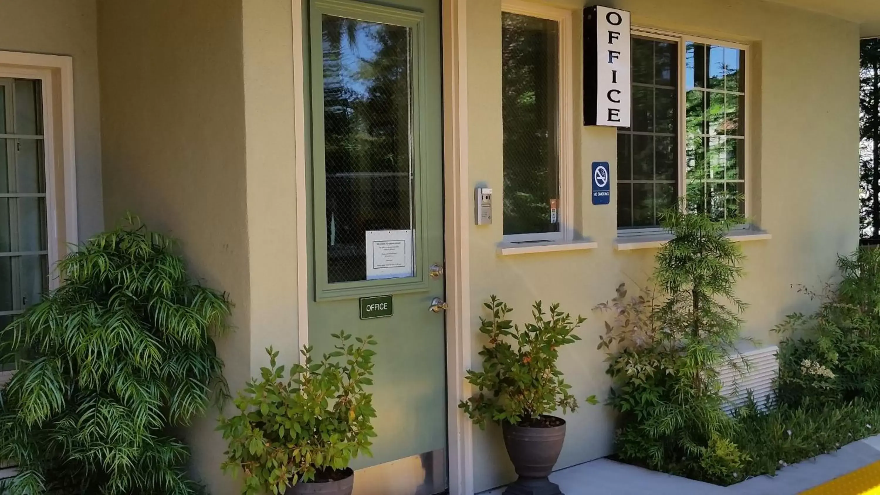 Facade/entrance in Marin Lodge