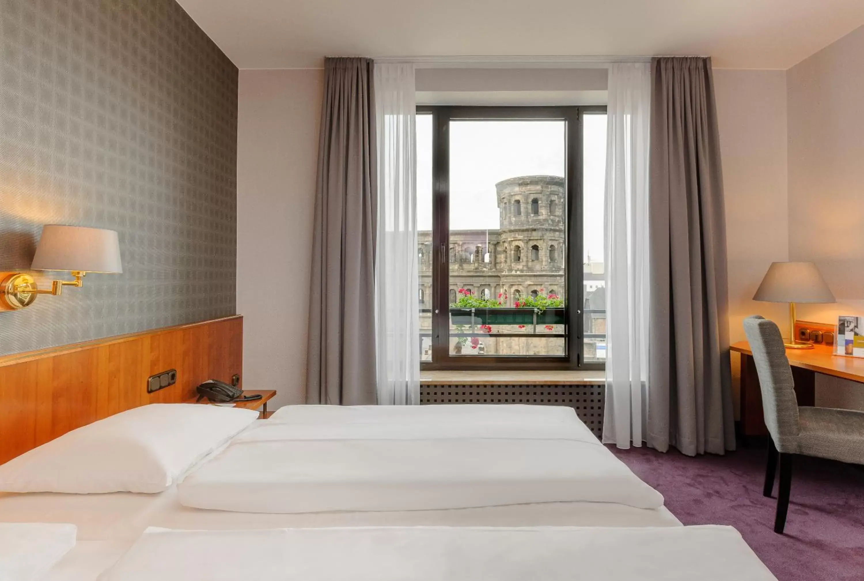 Photo of the whole room, Bed in Mercure Hotel Trier Porta Nigra