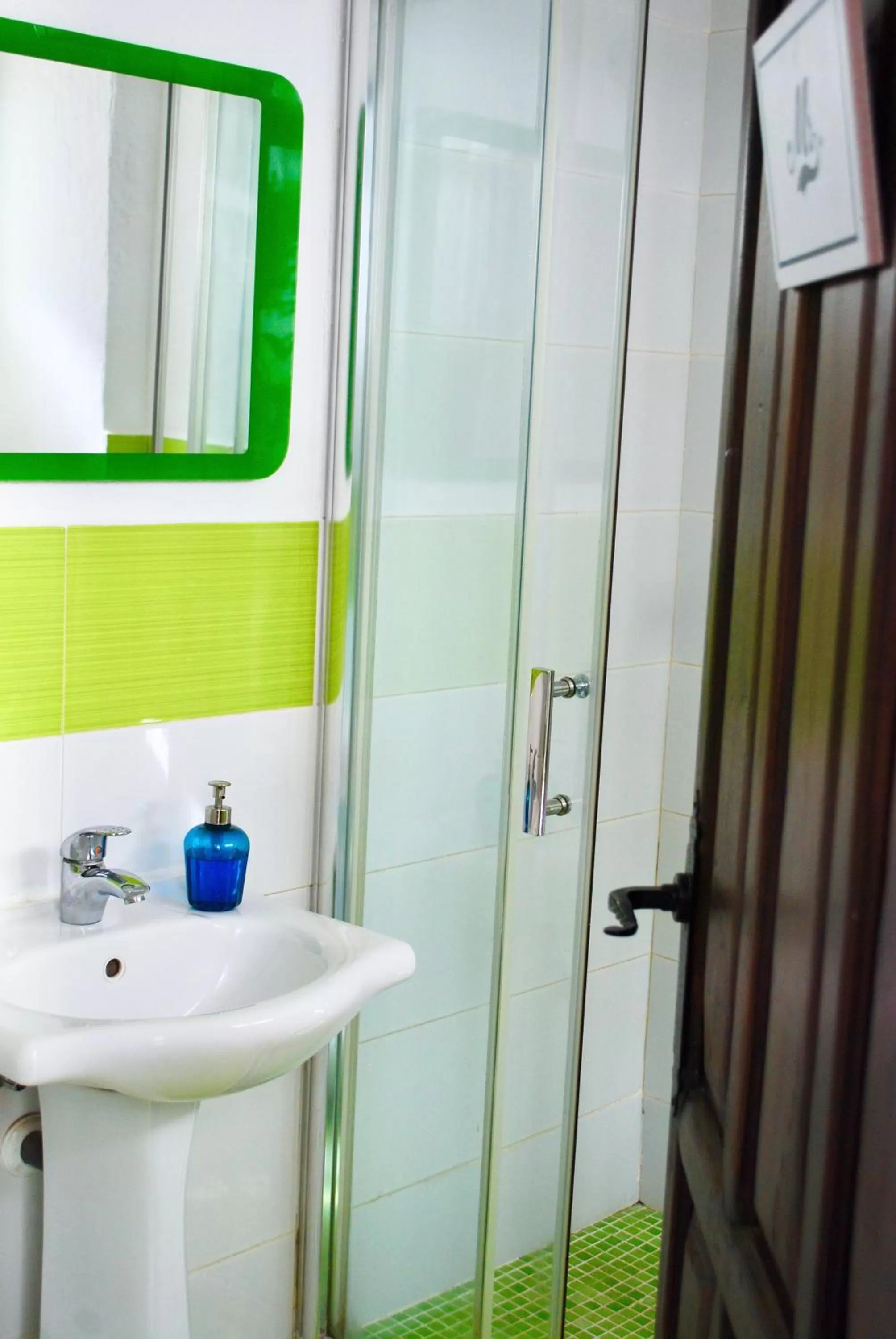 Bathroom in Backpacker Al-Katre