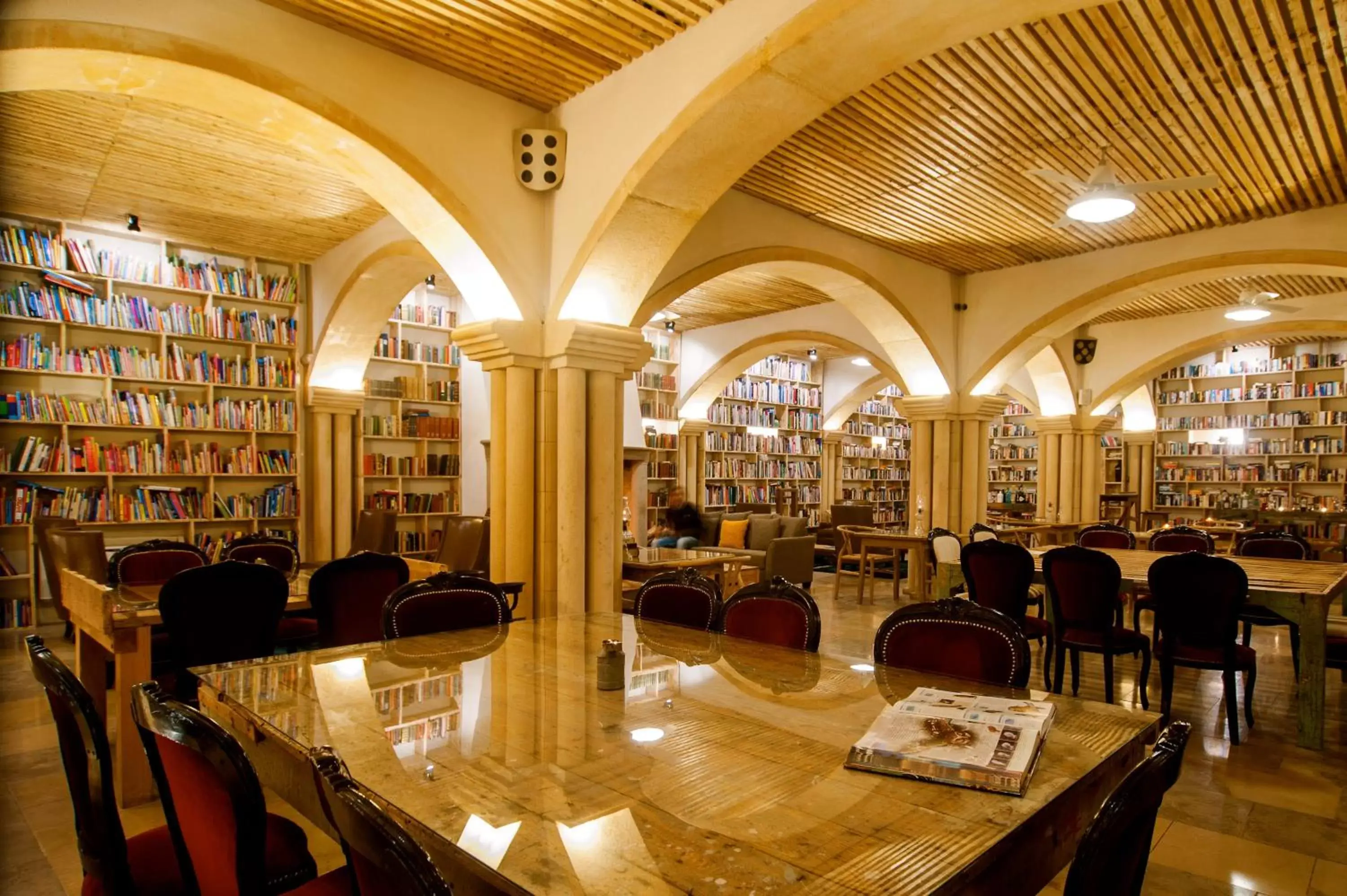 Library, Restaurant/Places to Eat in The Literary Man Obidos Hotel