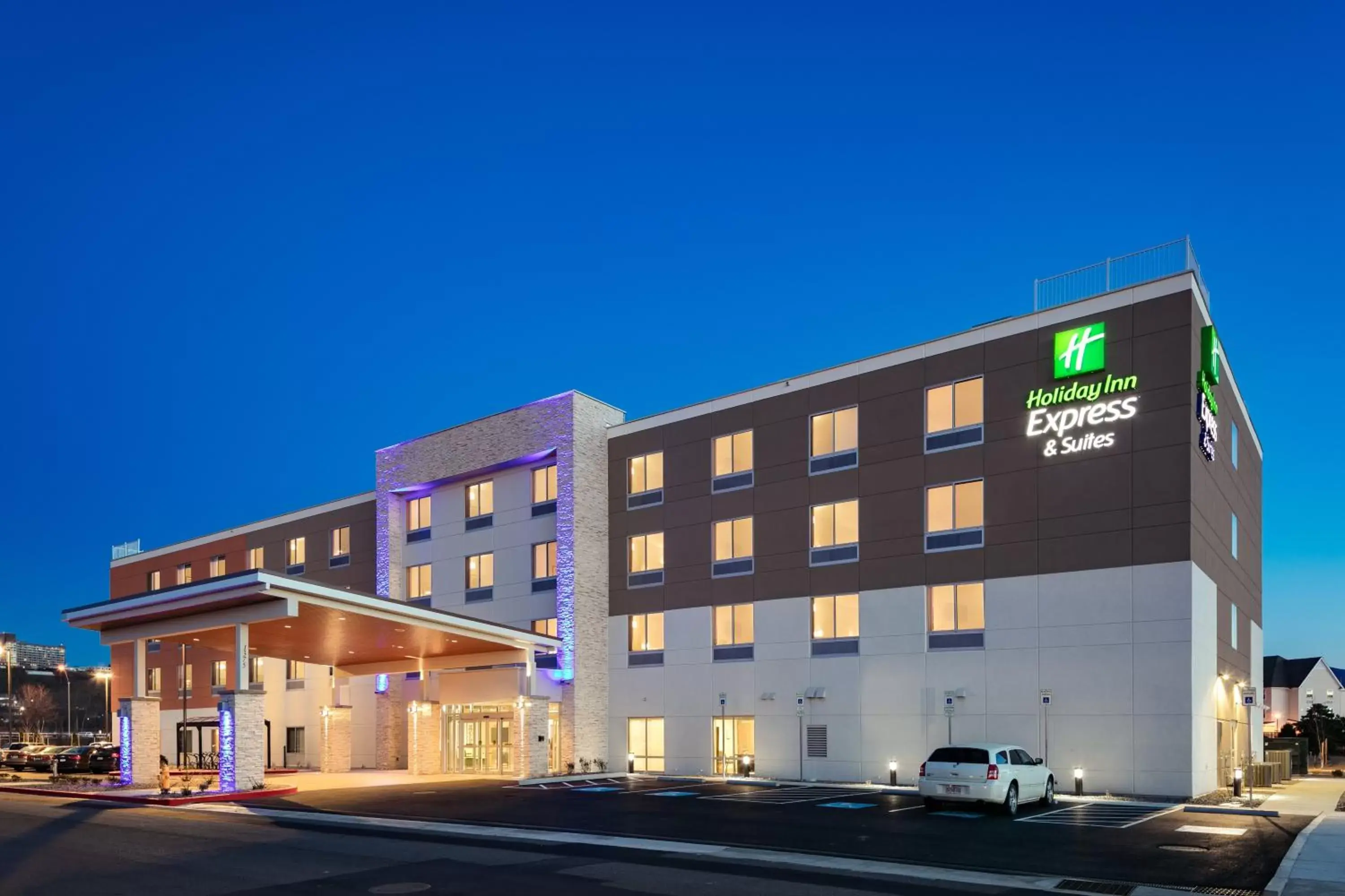 Property building in Holiday Inn Express & Suites - Medford, an IHG Hotel