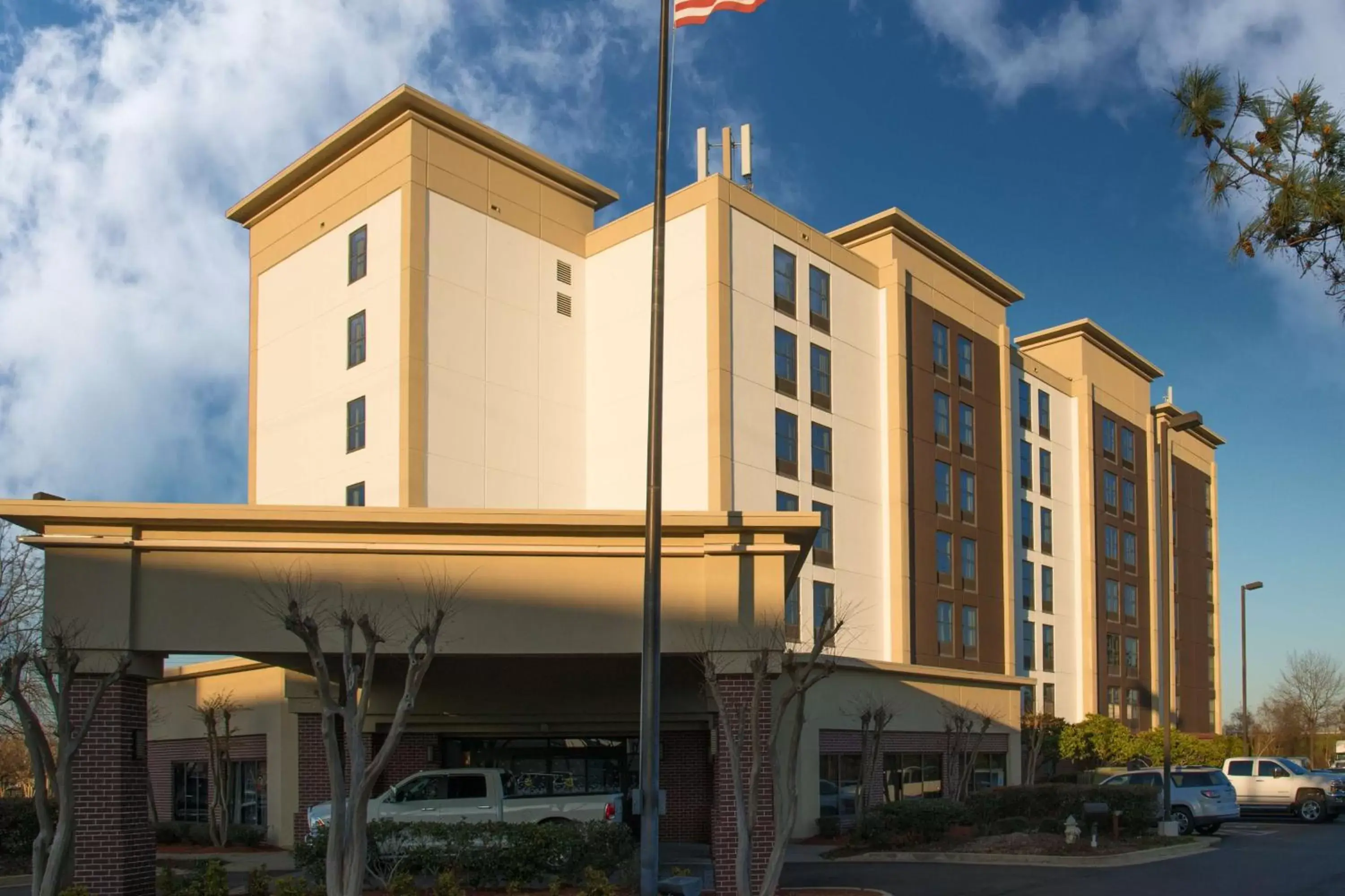 Property Building in Hampton Inn & Suites Jackson Coliseum