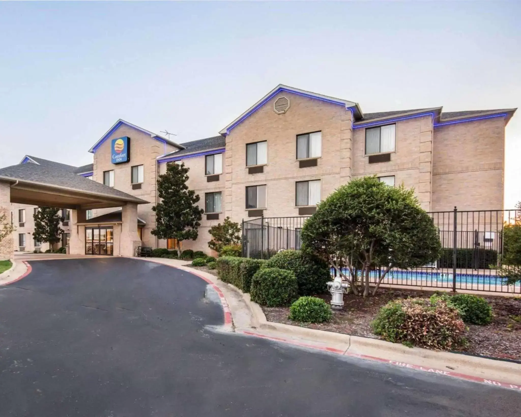 Property Building in Comfort Inn & Suites Mansfield