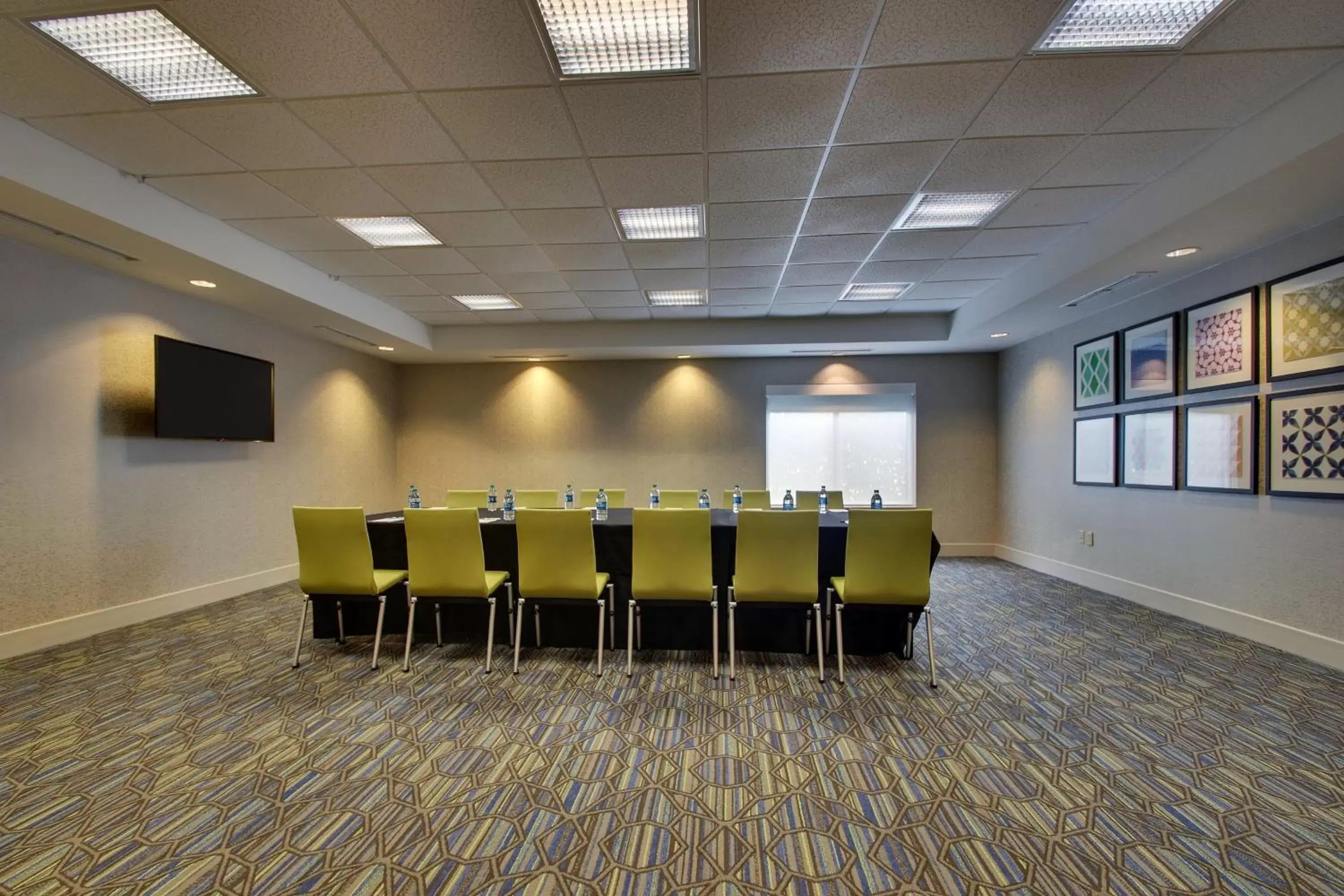 Meeting/conference room in Holiday Inn Express Hotel & Suites Morris, an IHG Hotel