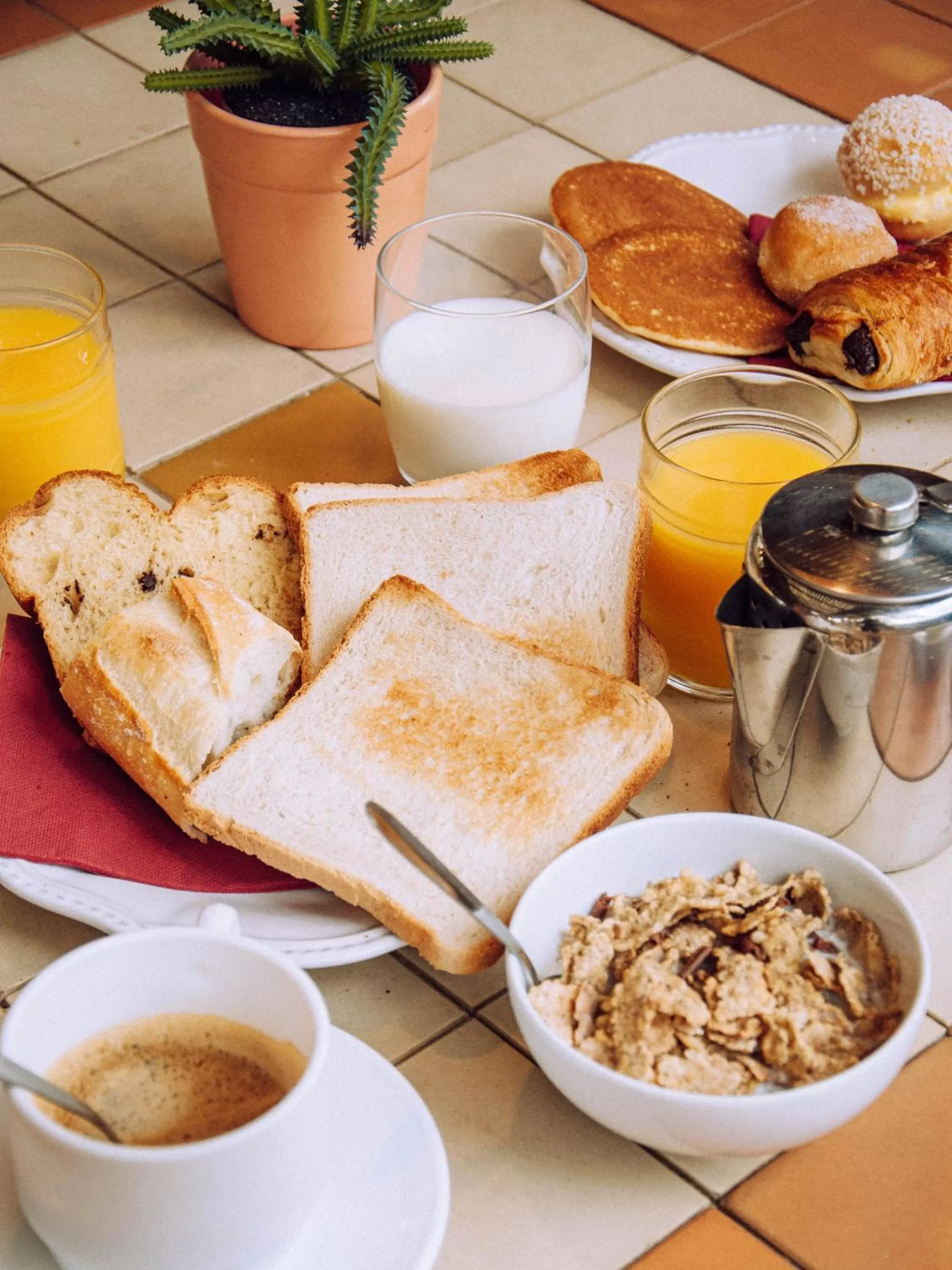 Food and drinks in Marina Hôtel Club