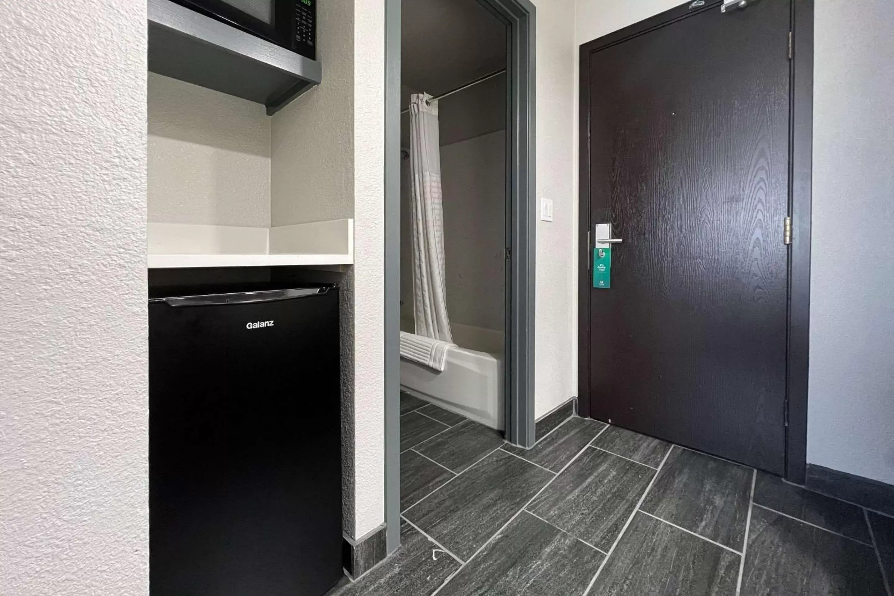 Bedroom, Bathroom in Quality Inn Portland Airport PDX Bedroom, Bathroom in Quality Inn Portland Airport PDX