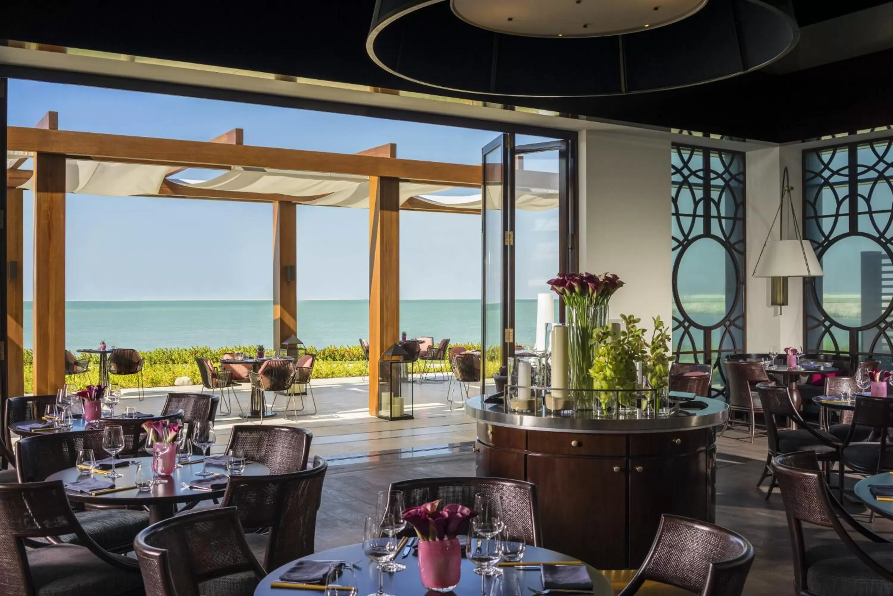 Restaurant/Places to Eat in Four Seasons Resort Dubai at Jumeirah Beach