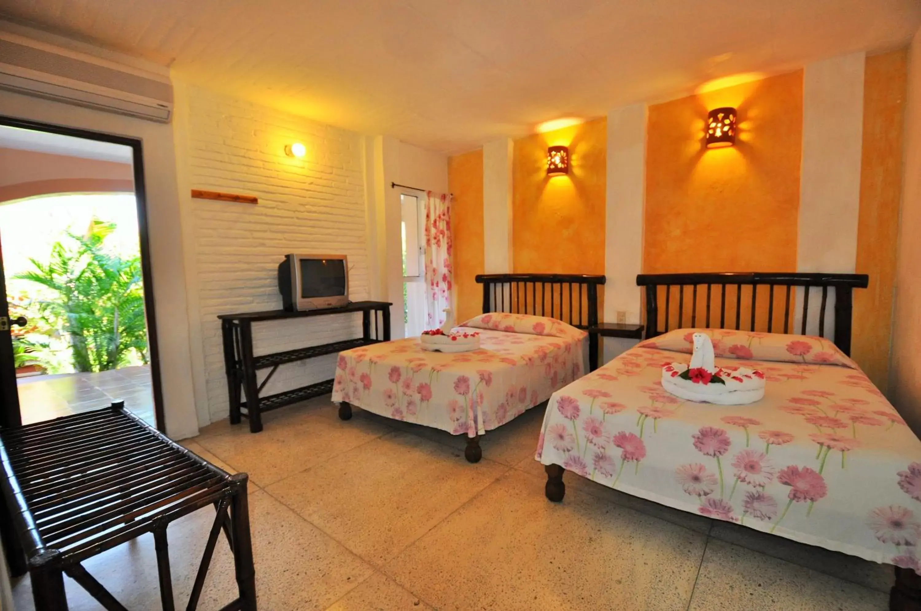 Standard Double Room in Hotel Zihua Caracol