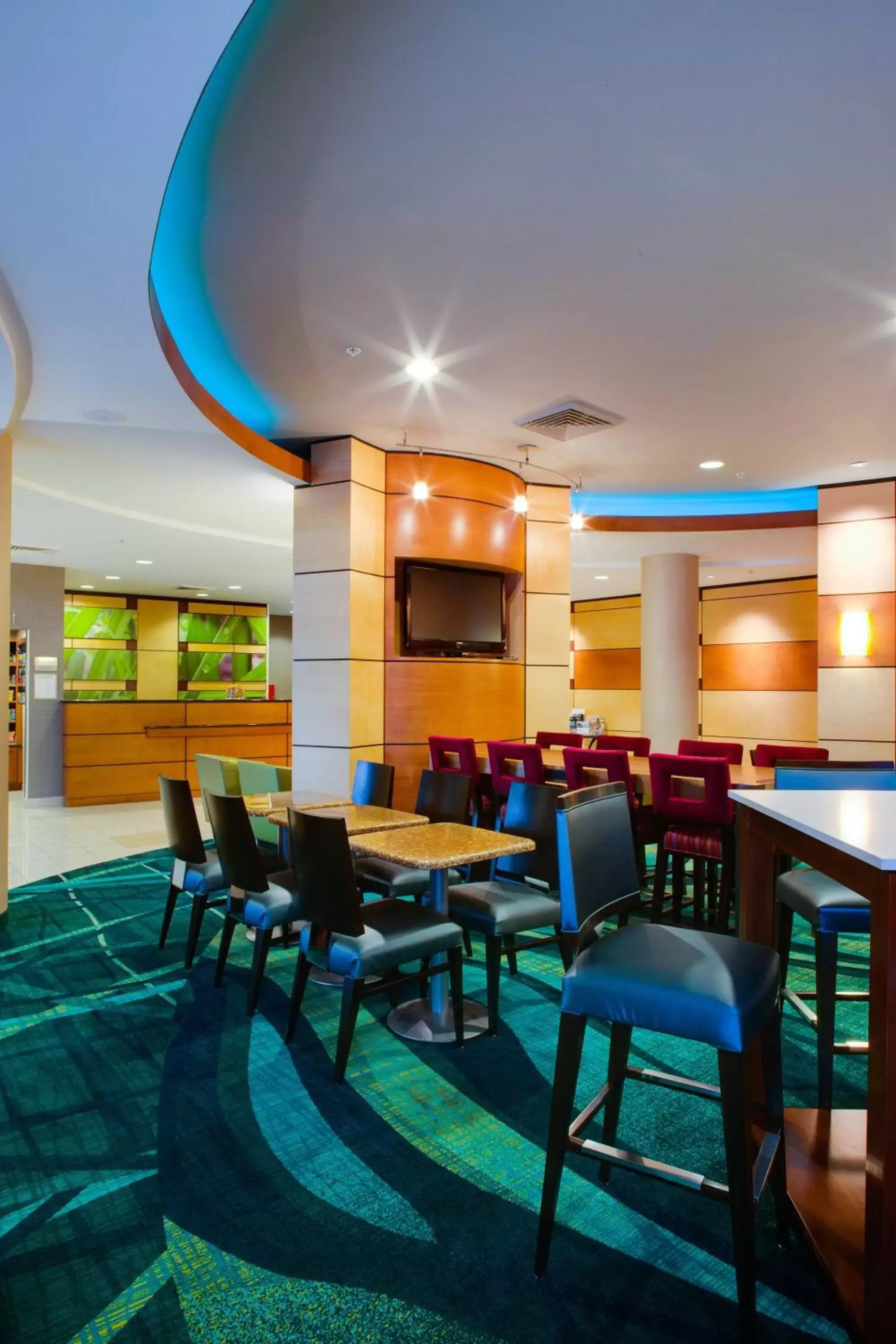 Lobby or reception, Restaurant/Places to Eat in SpringHill Suites Savannah Airport