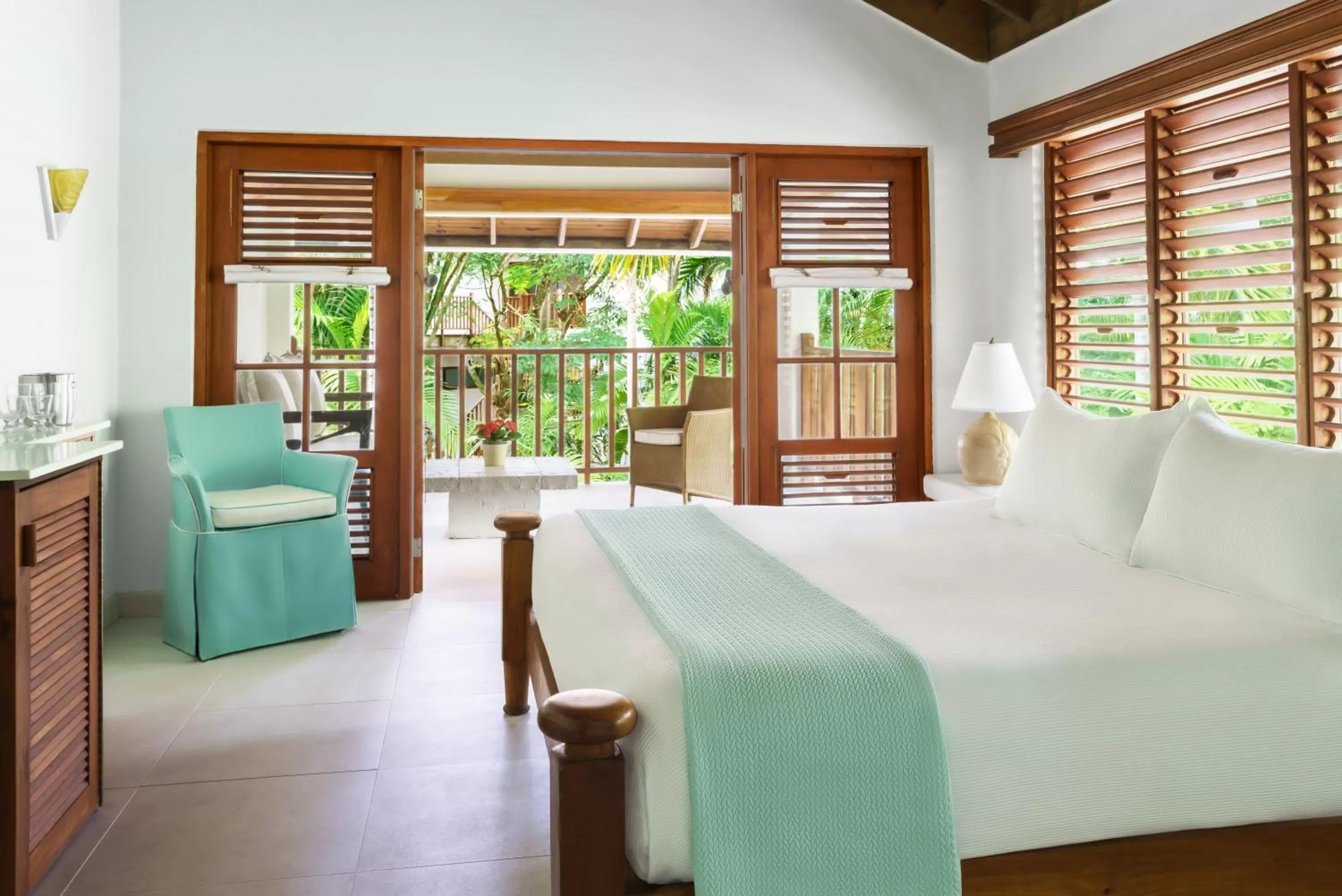 Photo of the whole room, Bed in Couples Swept Away