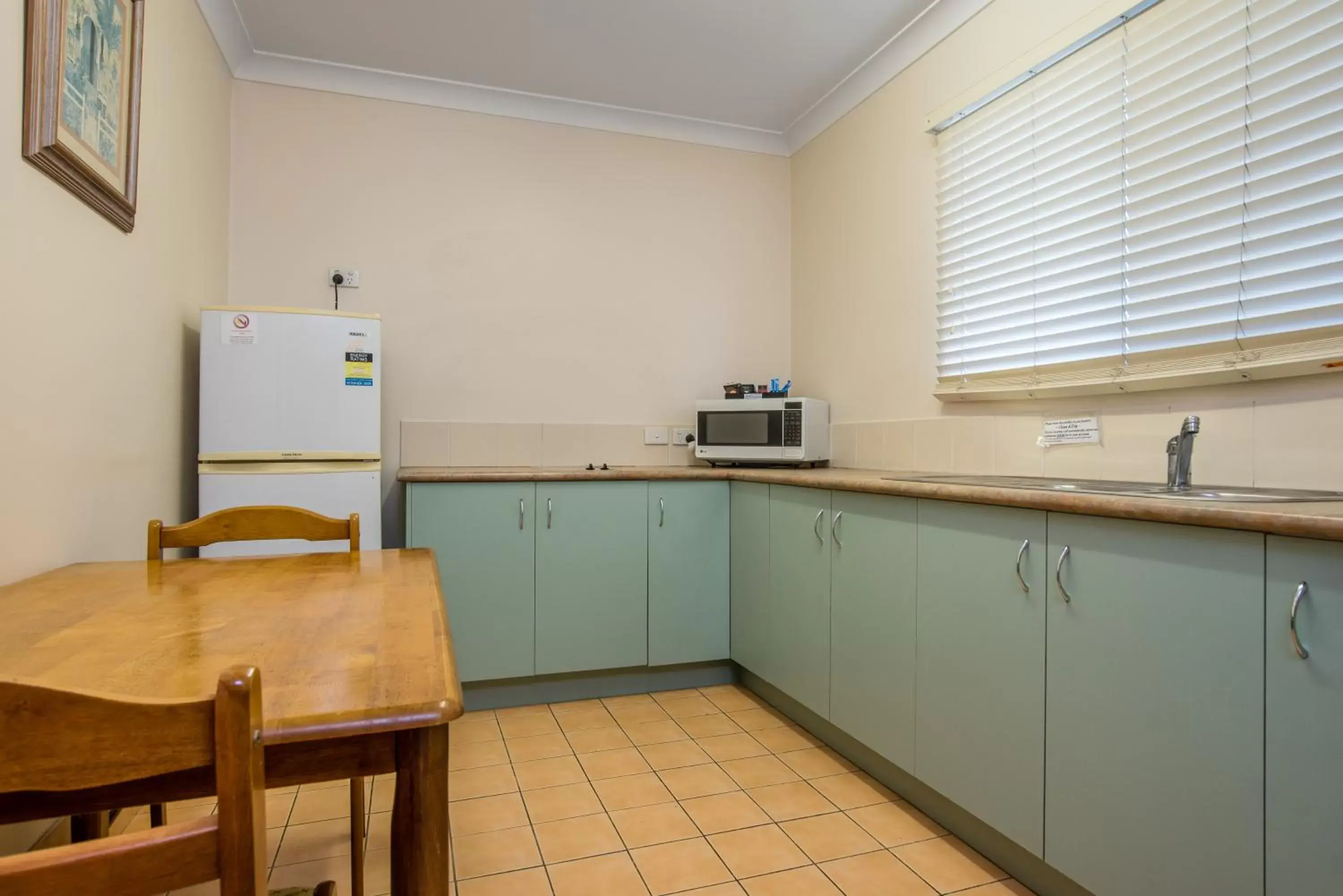 Kitchen or kitchenette, Kitchen/Kitchenette in Aspley Carsel Motor Inn