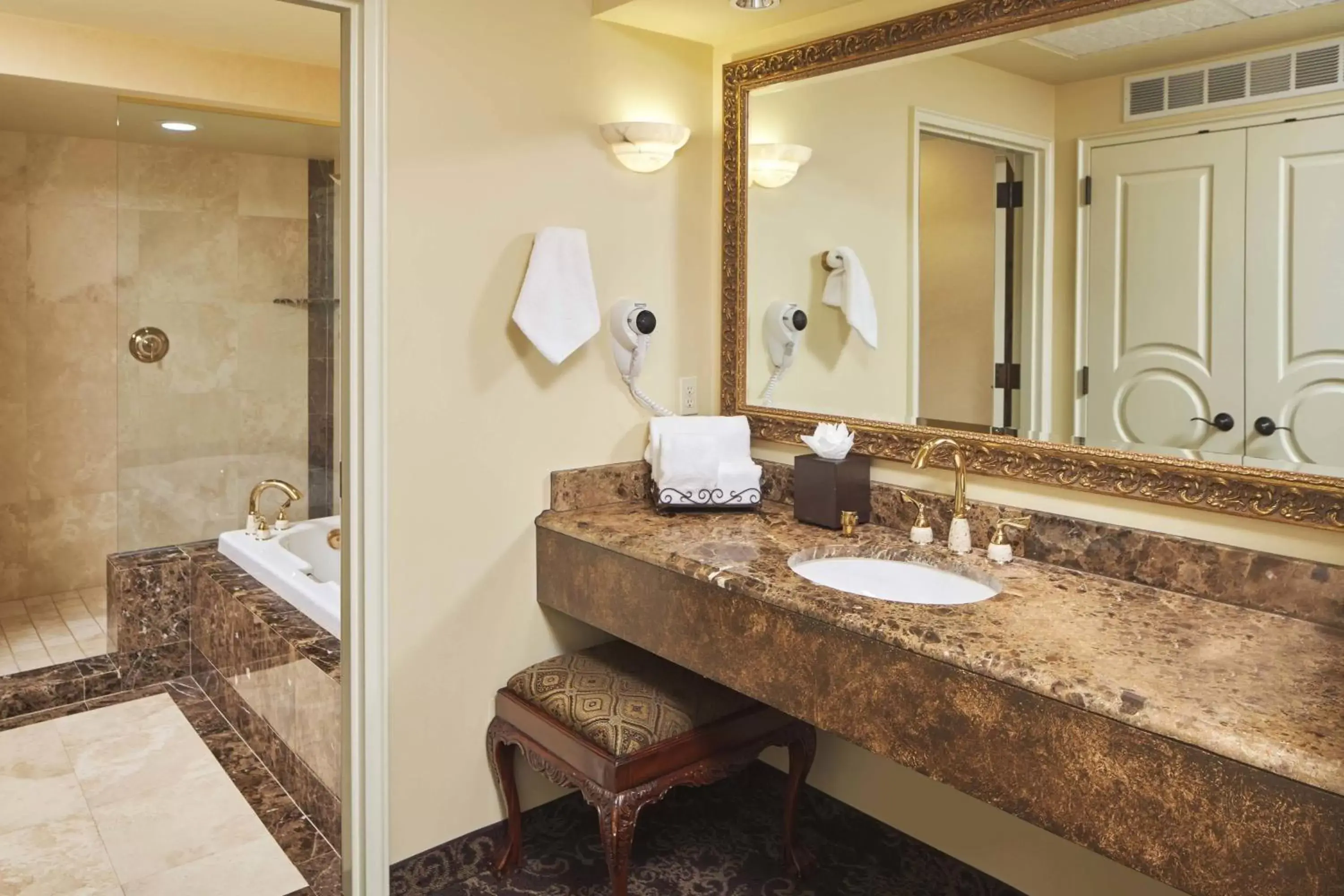 Bathroom in The Historic Davenport, Autograph Collection