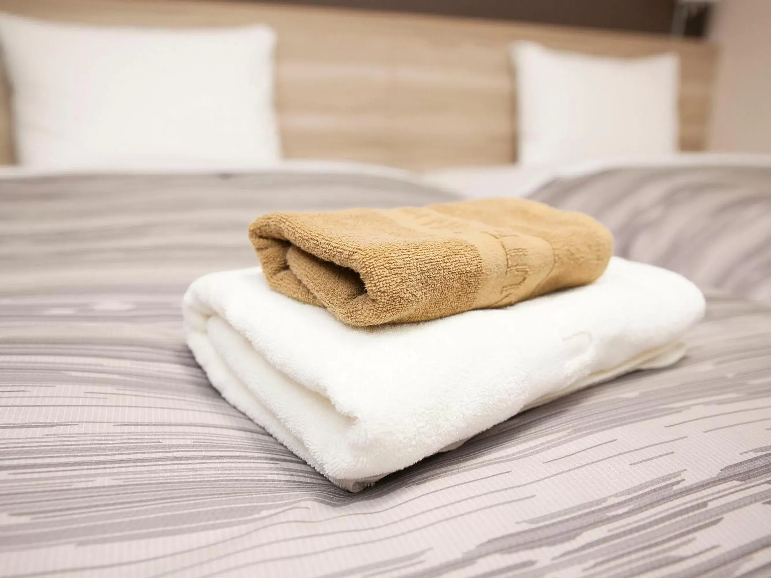 towels, Bed in Hotel Route-Inn Nagahama Inter