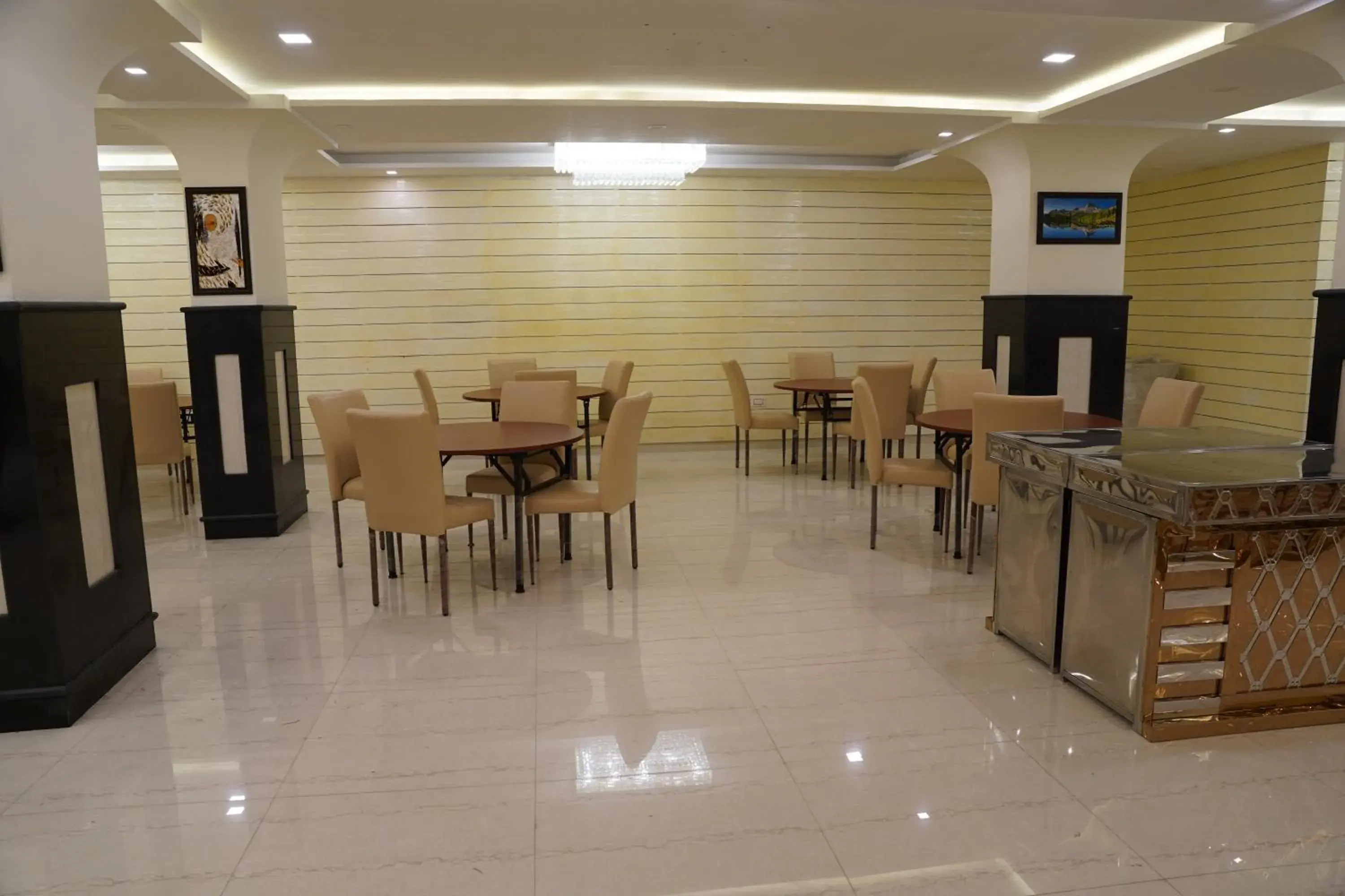 Banquet/Function facilities, Restaurant/Places to Eat in Hotel Rama Trident