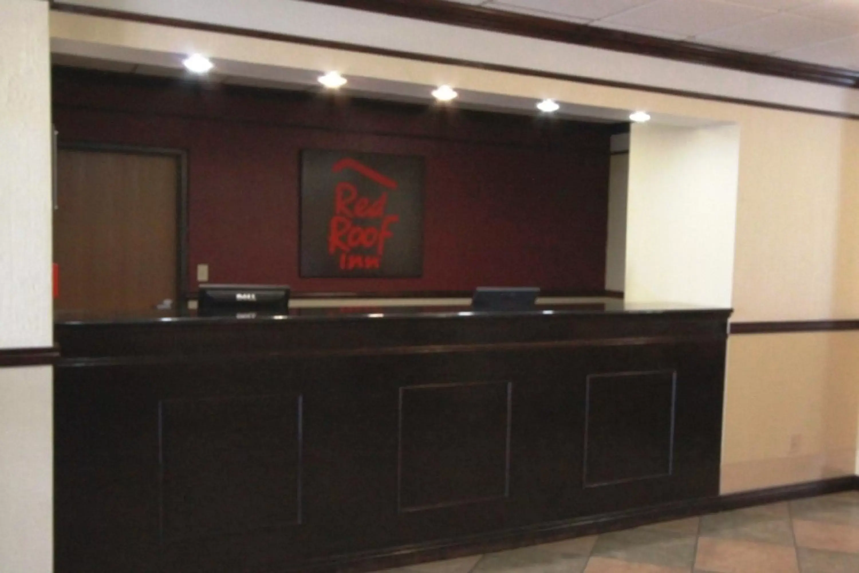 Facade/entrance, Lobby/Reception in Red Roof Inn Gurnee - Waukegan