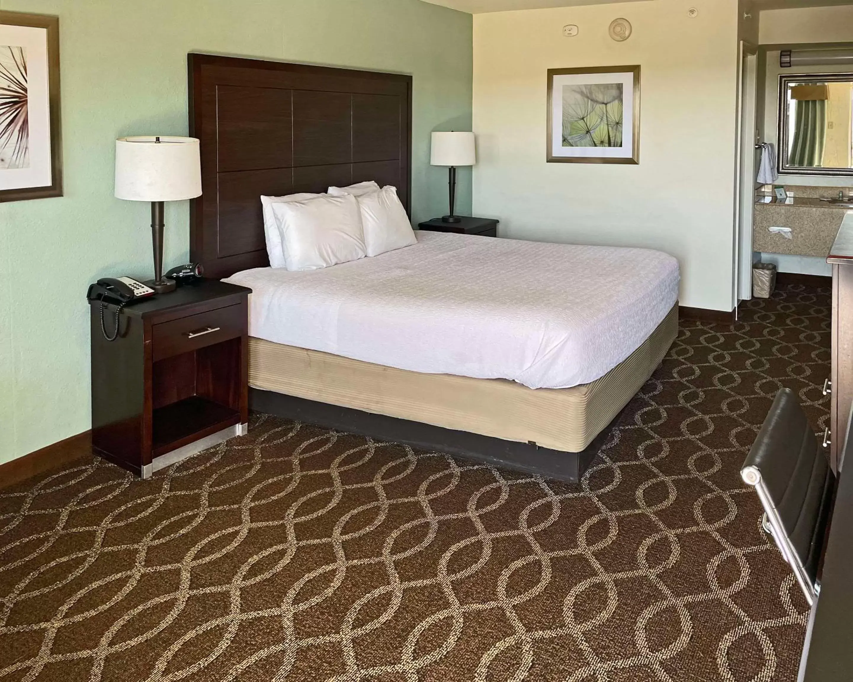 Bedroom, Bed in Quality Inn Clinton North Bedroom, Bed in Quality Inn Clinton North