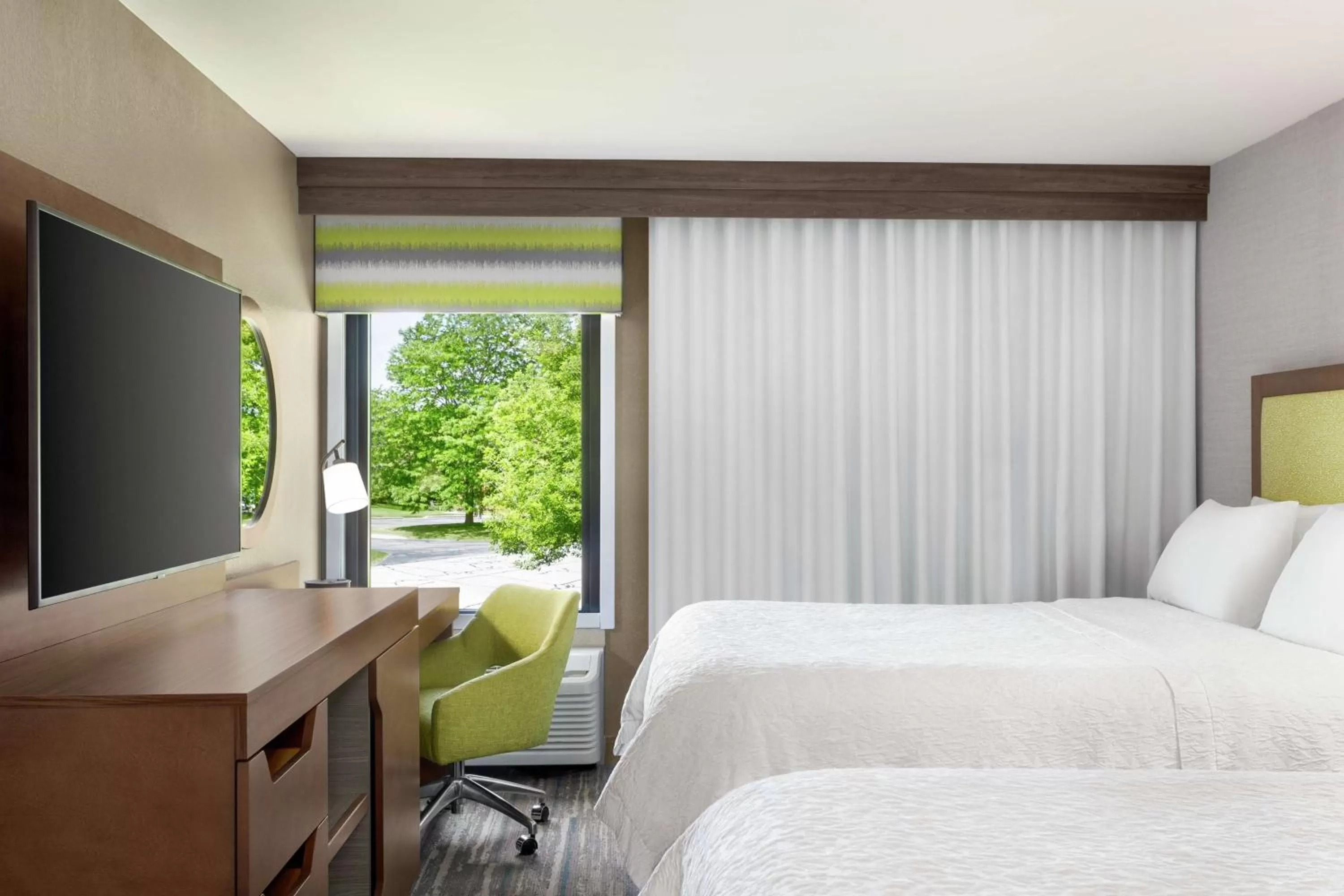 Bedroom, Bed in Hampton Inn Milwaukee Brookfield